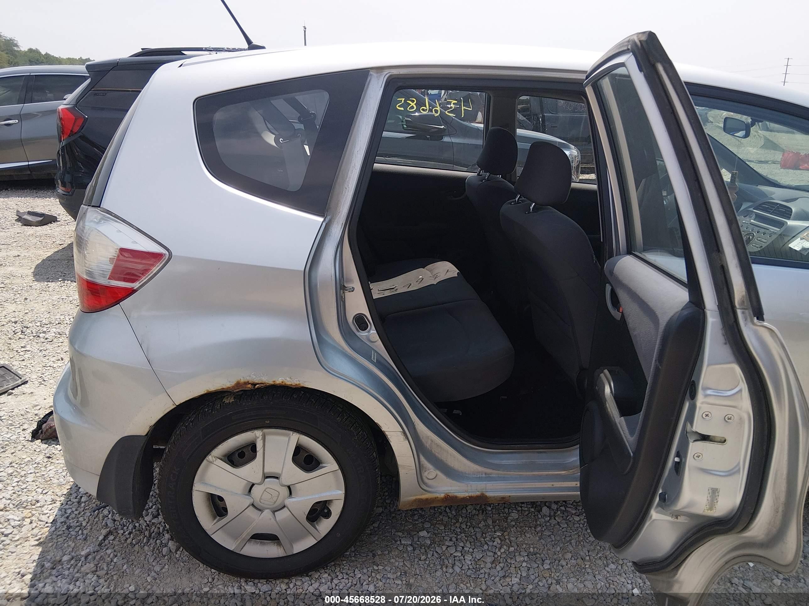 2013 Honda Fit   Silver vin: JHMGE8H30DC073949