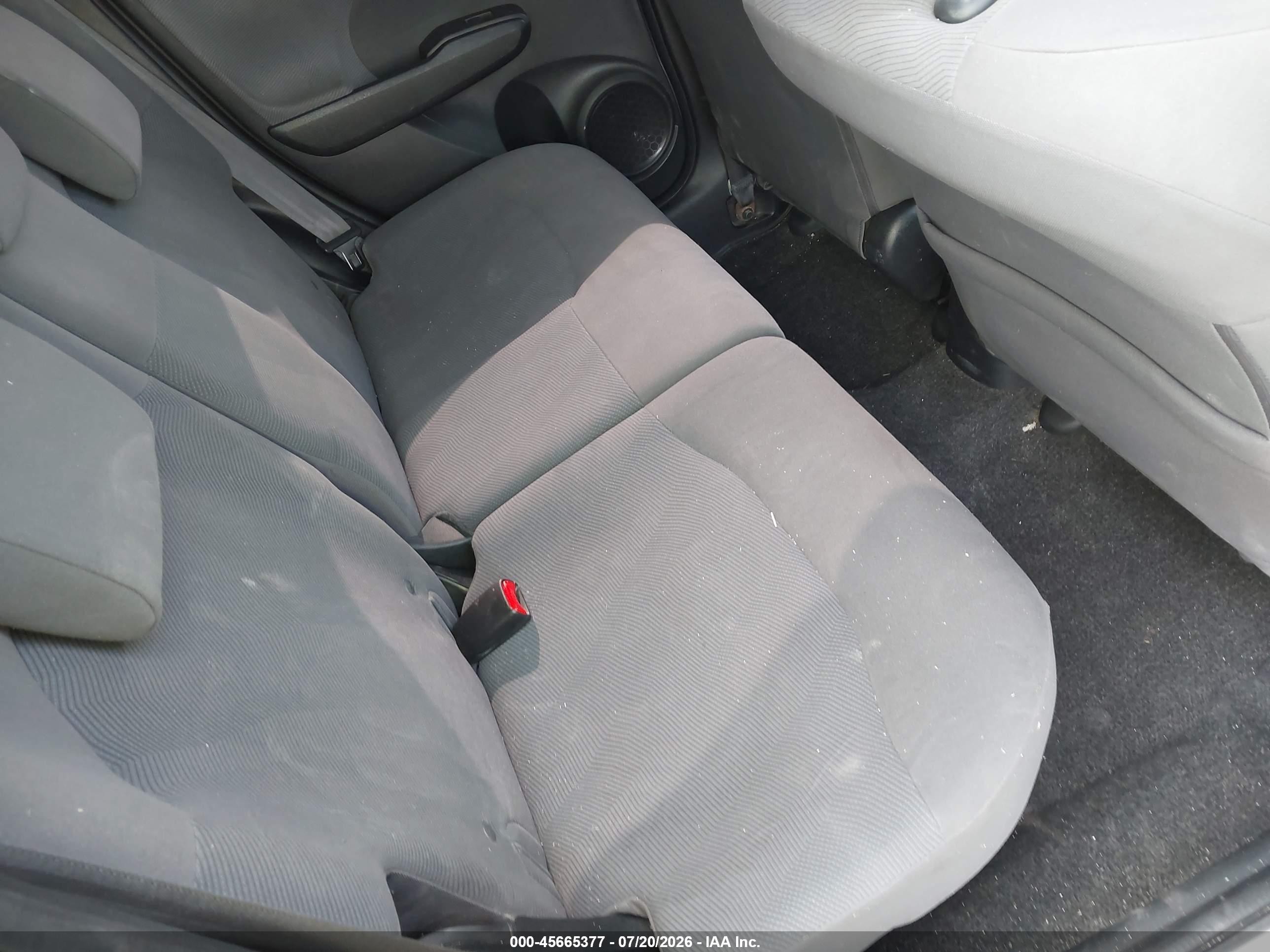 2011 Honda Fit   Silver vin: JHMGE8H31BC013451