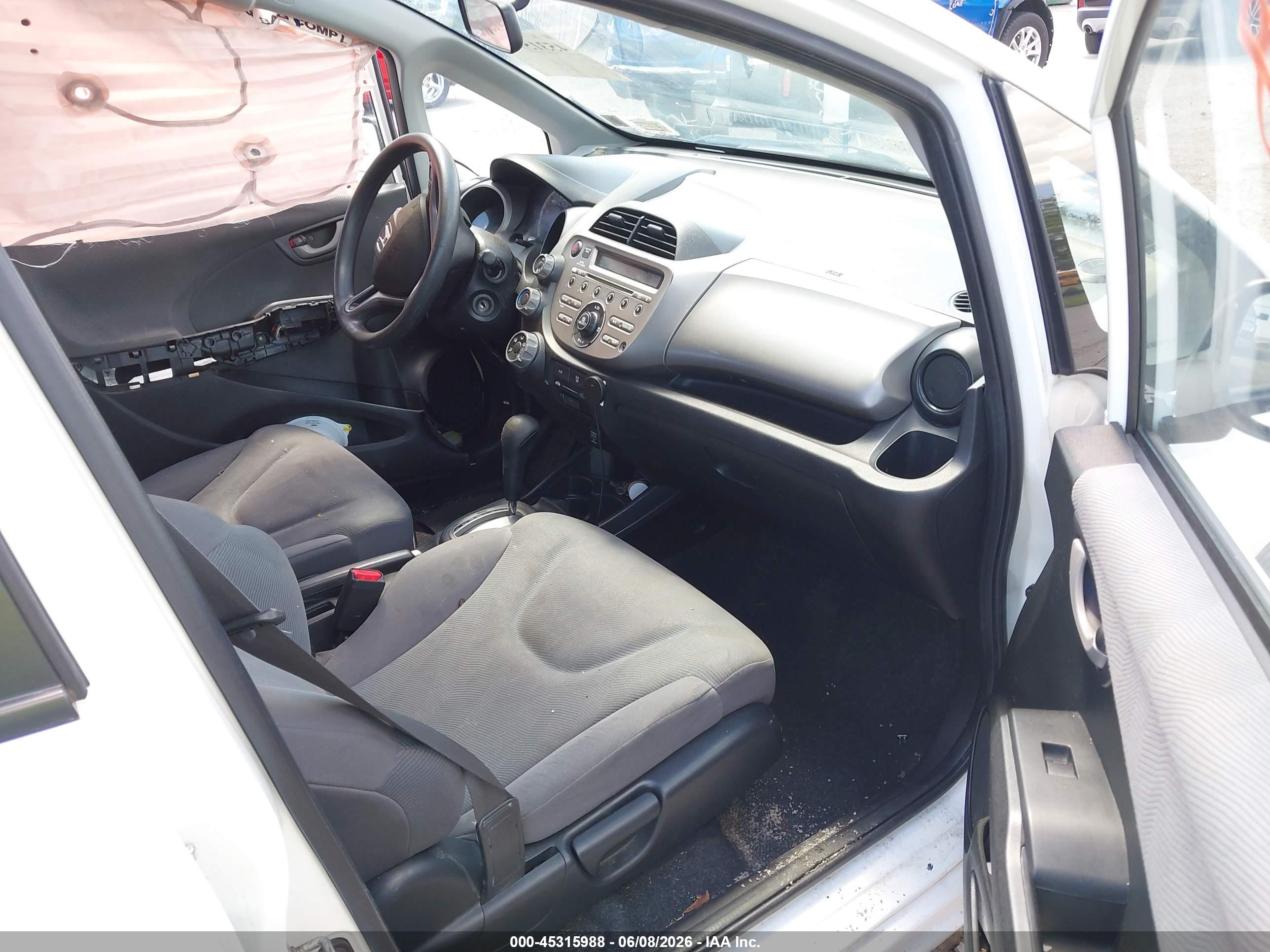 2011 Honda Fit   White vin: JHMGE8H31BC023736