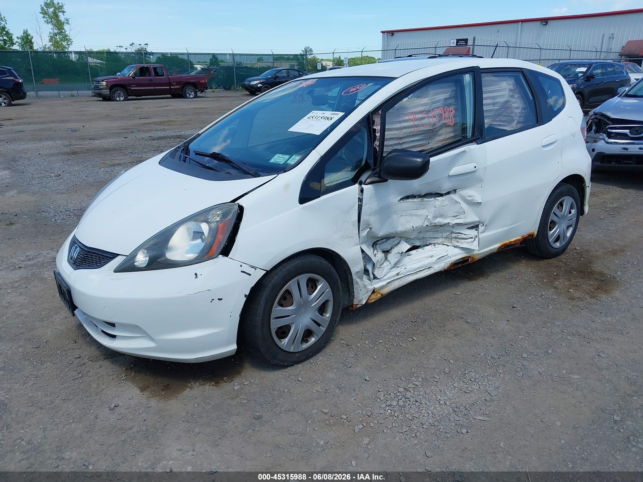2011 Honda Fit   White vin: JHMGE8H31BC023736