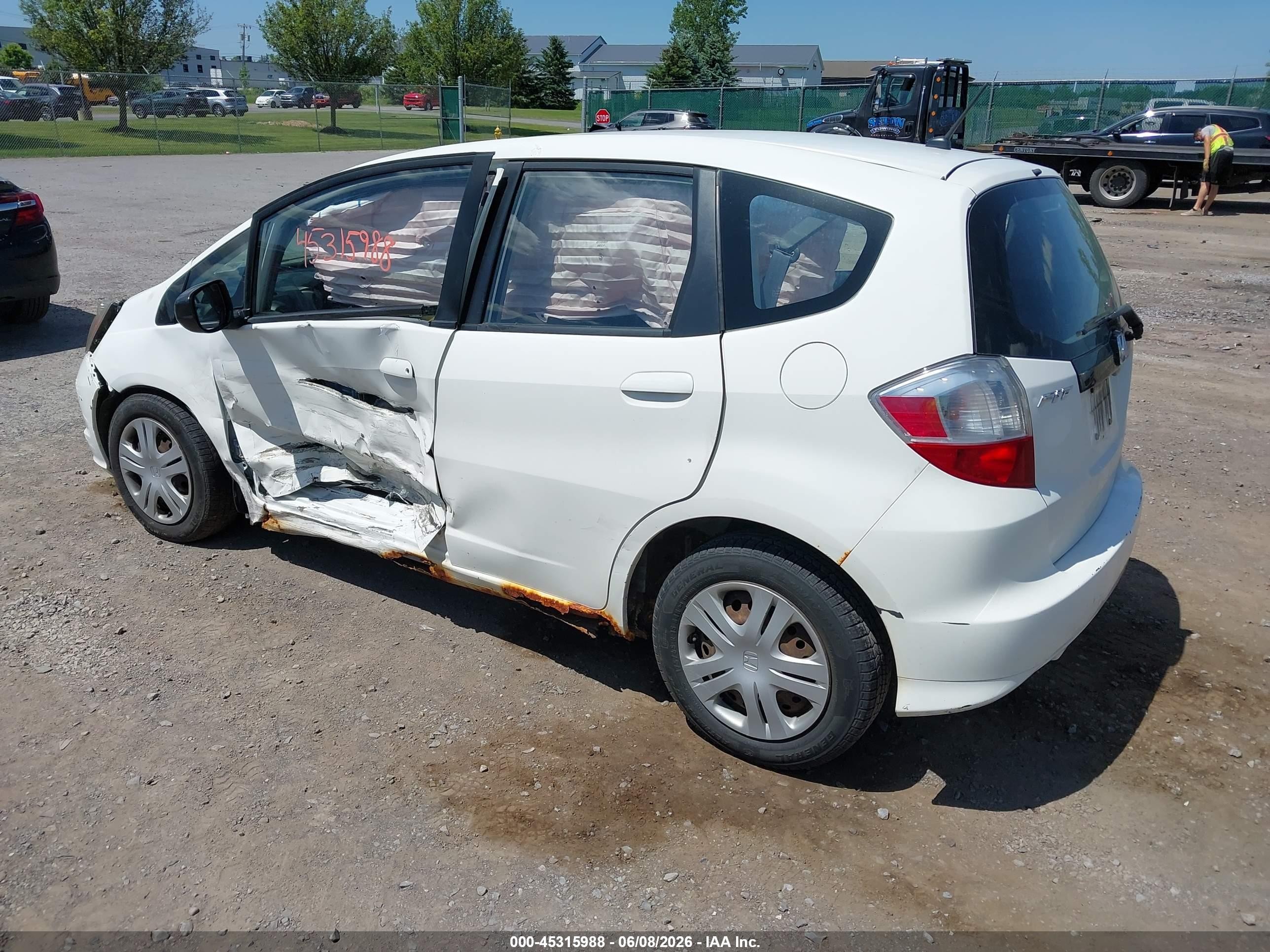 2011 Honda Fit   White vin: JHMGE8H31BC023736