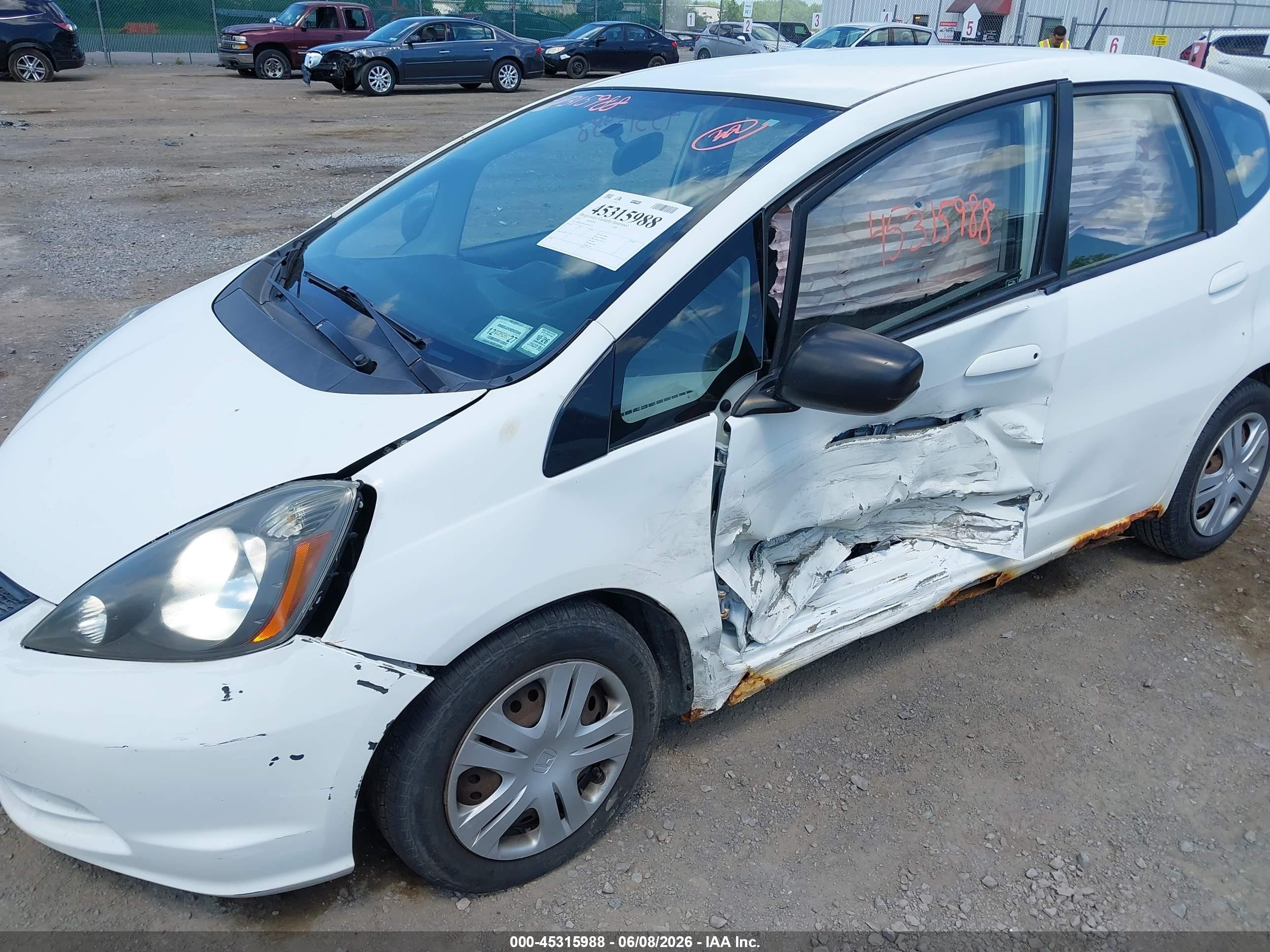 2011 Honda Fit   White vin: JHMGE8H31BC023736