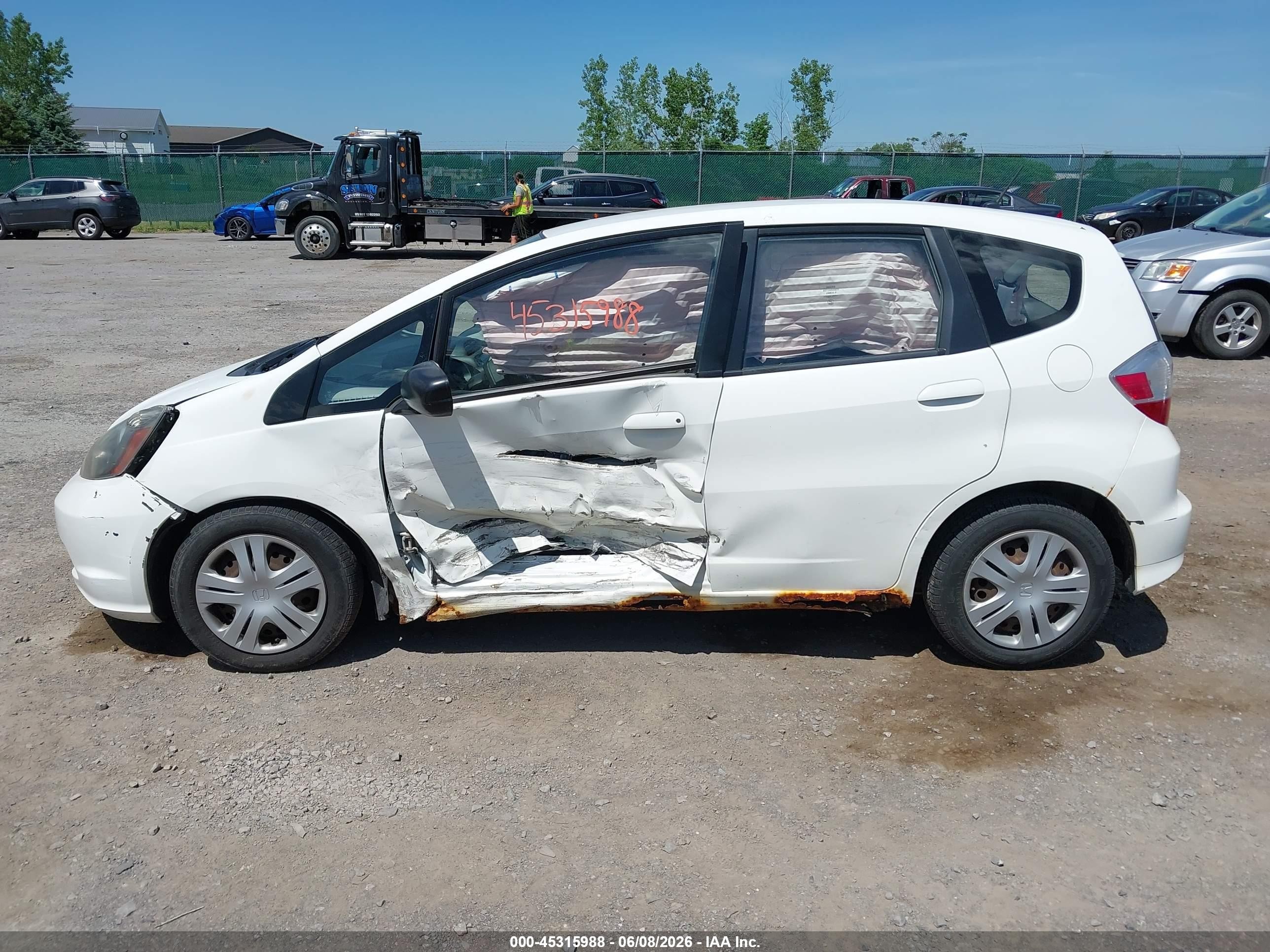 2011 Honda Fit   White vin: JHMGE8H31BC023736