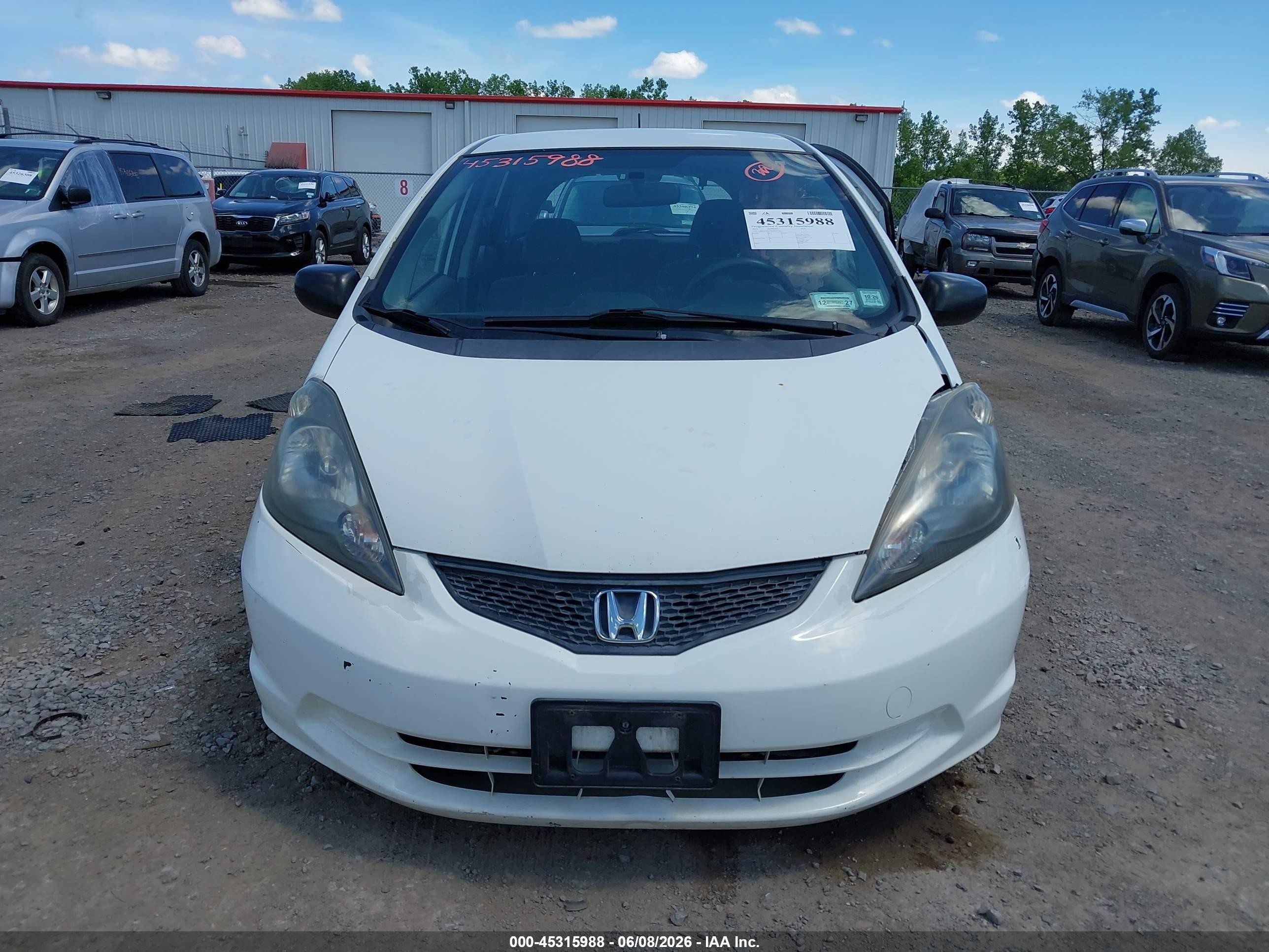 2011 Honda Fit   White vin: JHMGE8H31BC023736