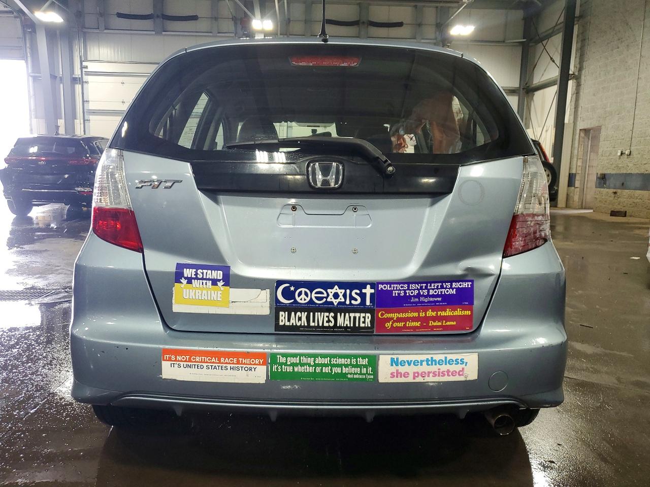 2011 Honda Fit Blue vin: JHMGE8H31BC025180