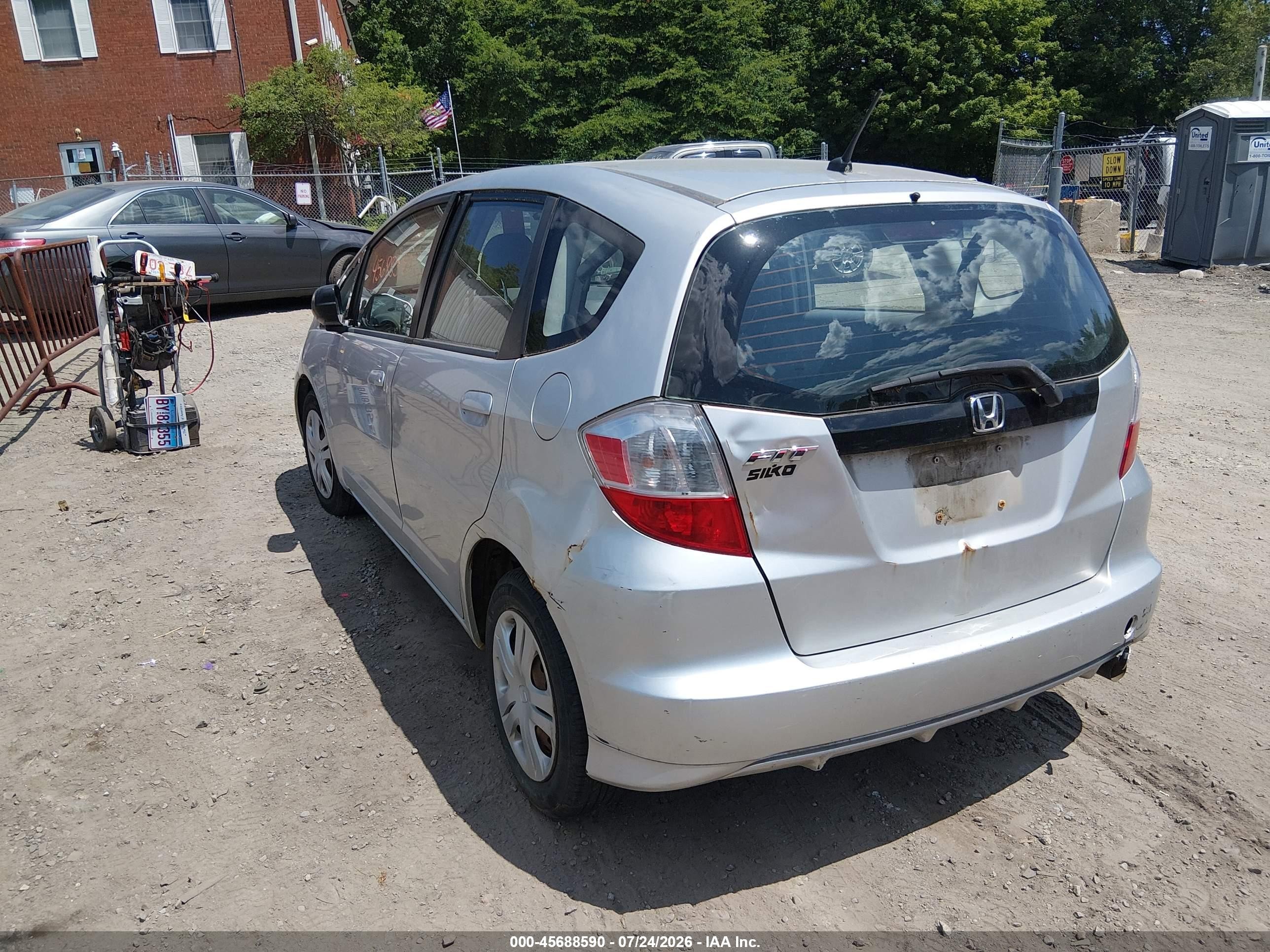 2011 Honda Fit Silver vin: JHMGE8H31BC028600
