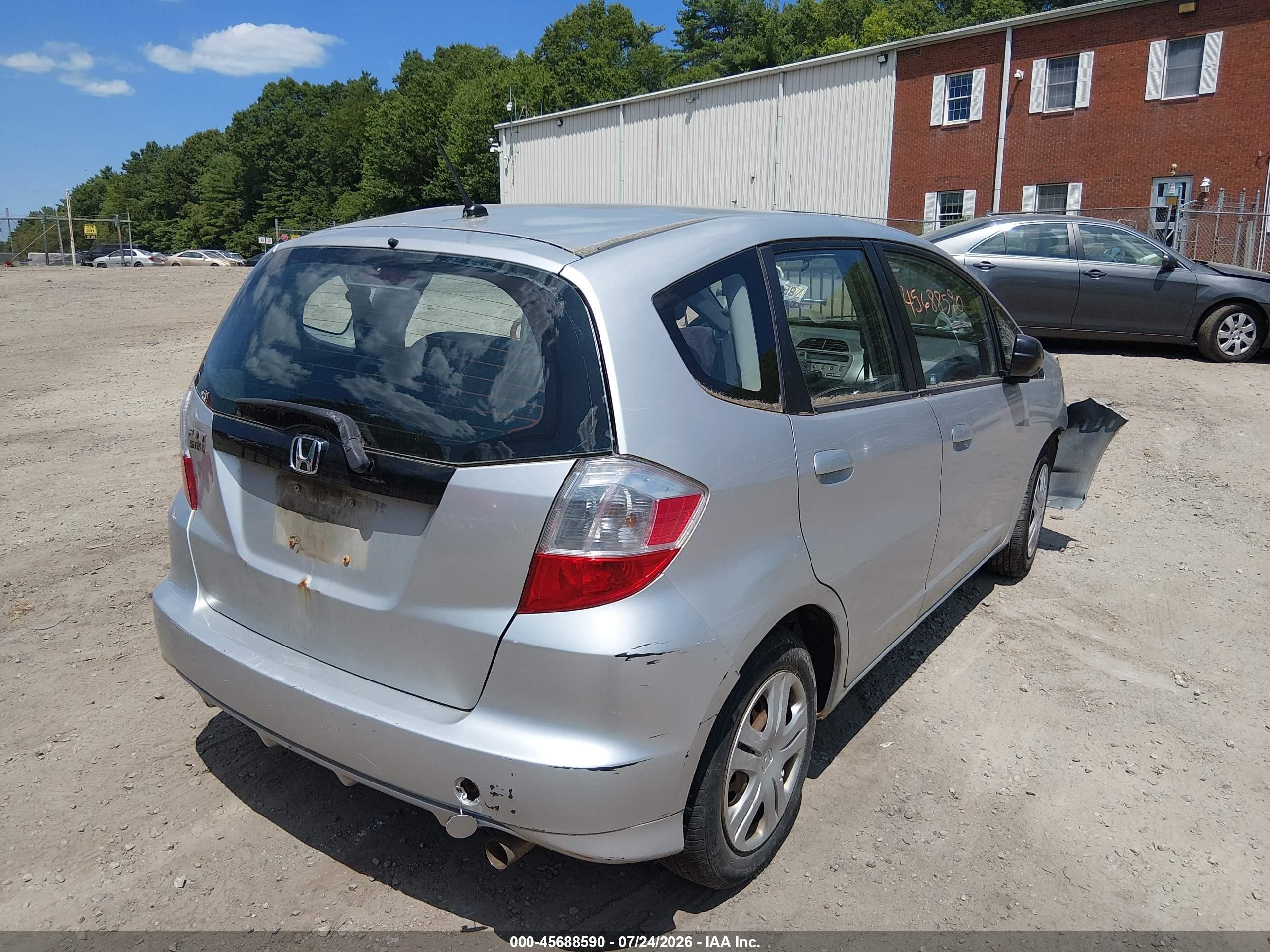 2011 Honda Fit Silver vin: JHMGE8H31BC028600