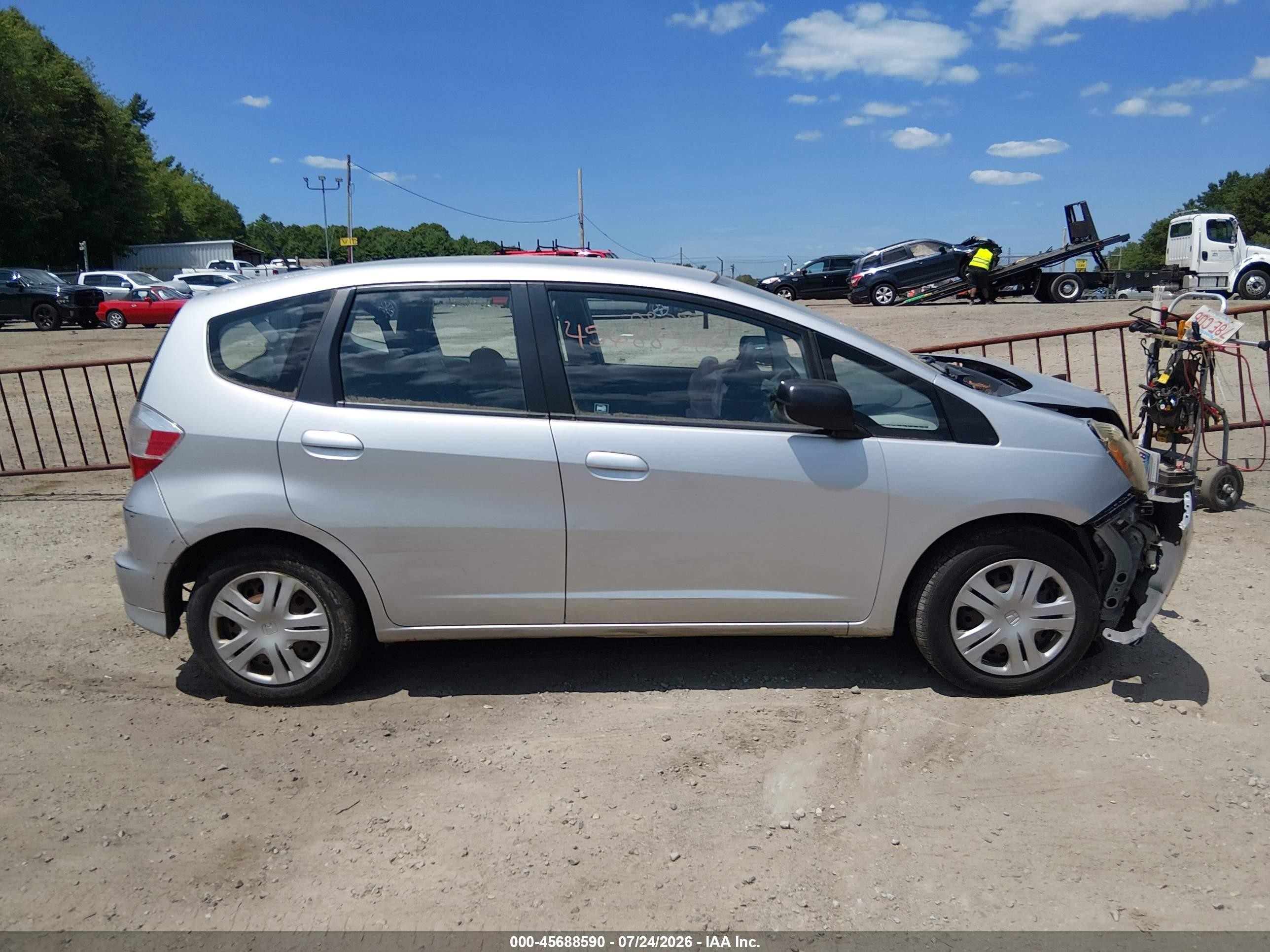 2011 Honda Fit Silver vin: JHMGE8H31BC028600