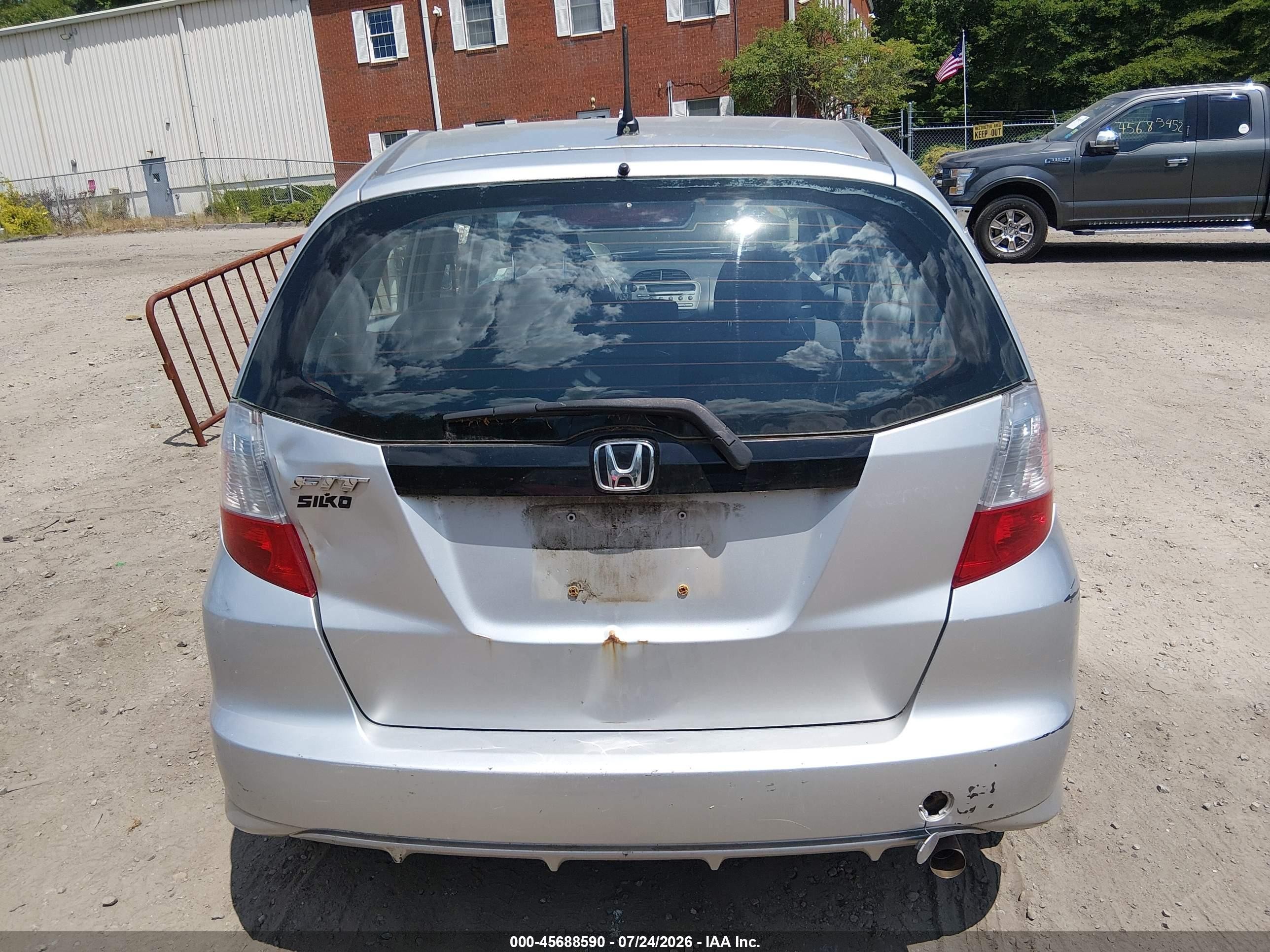 2011 Honda Fit Silver vin: JHMGE8H31BC028600