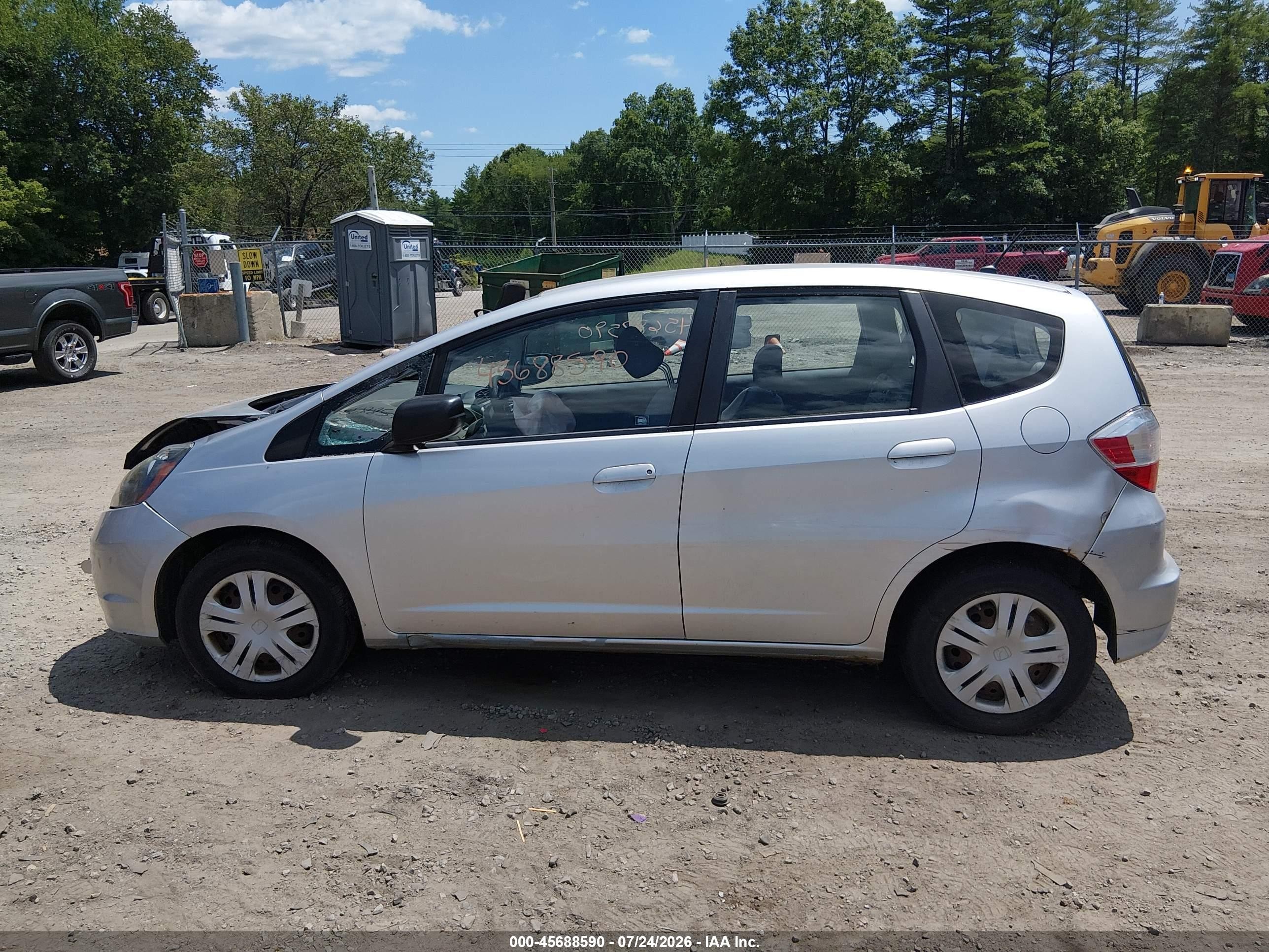2011 Honda Fit Silver vin: JHMGE8H31BC028600