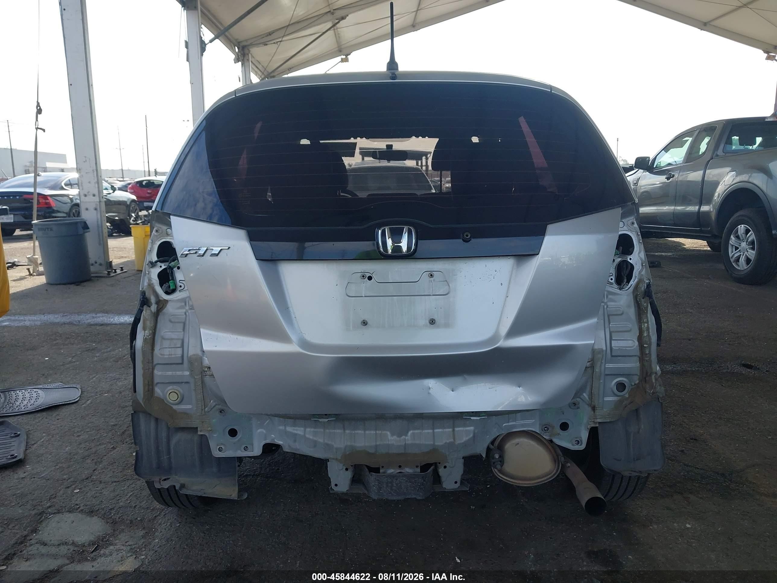 2013 Honda Fit   Silver vin: JHMGE8H31DC002145