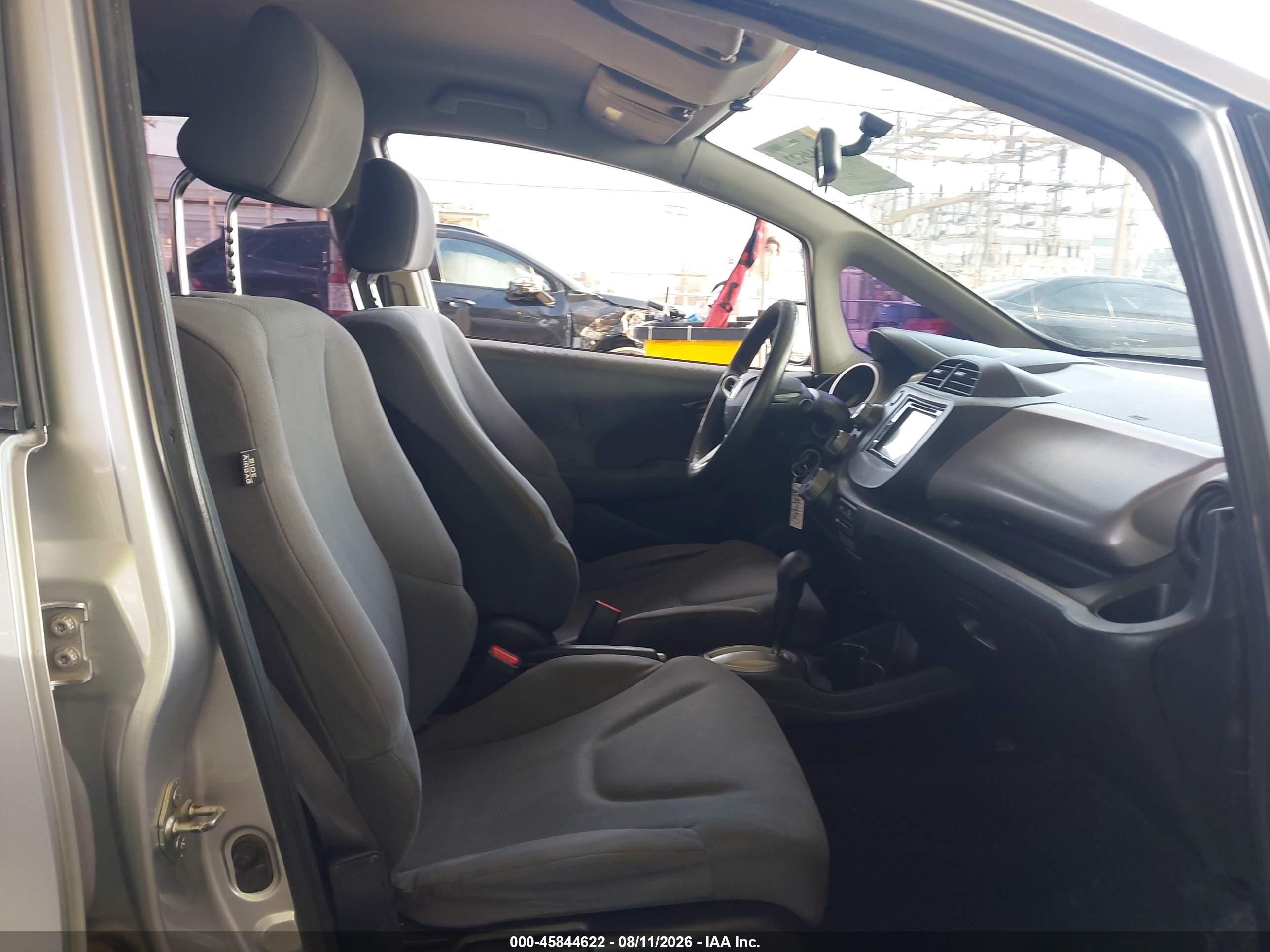 2013 Honda Fit   Silver vin: JHMGE8H31DC002145