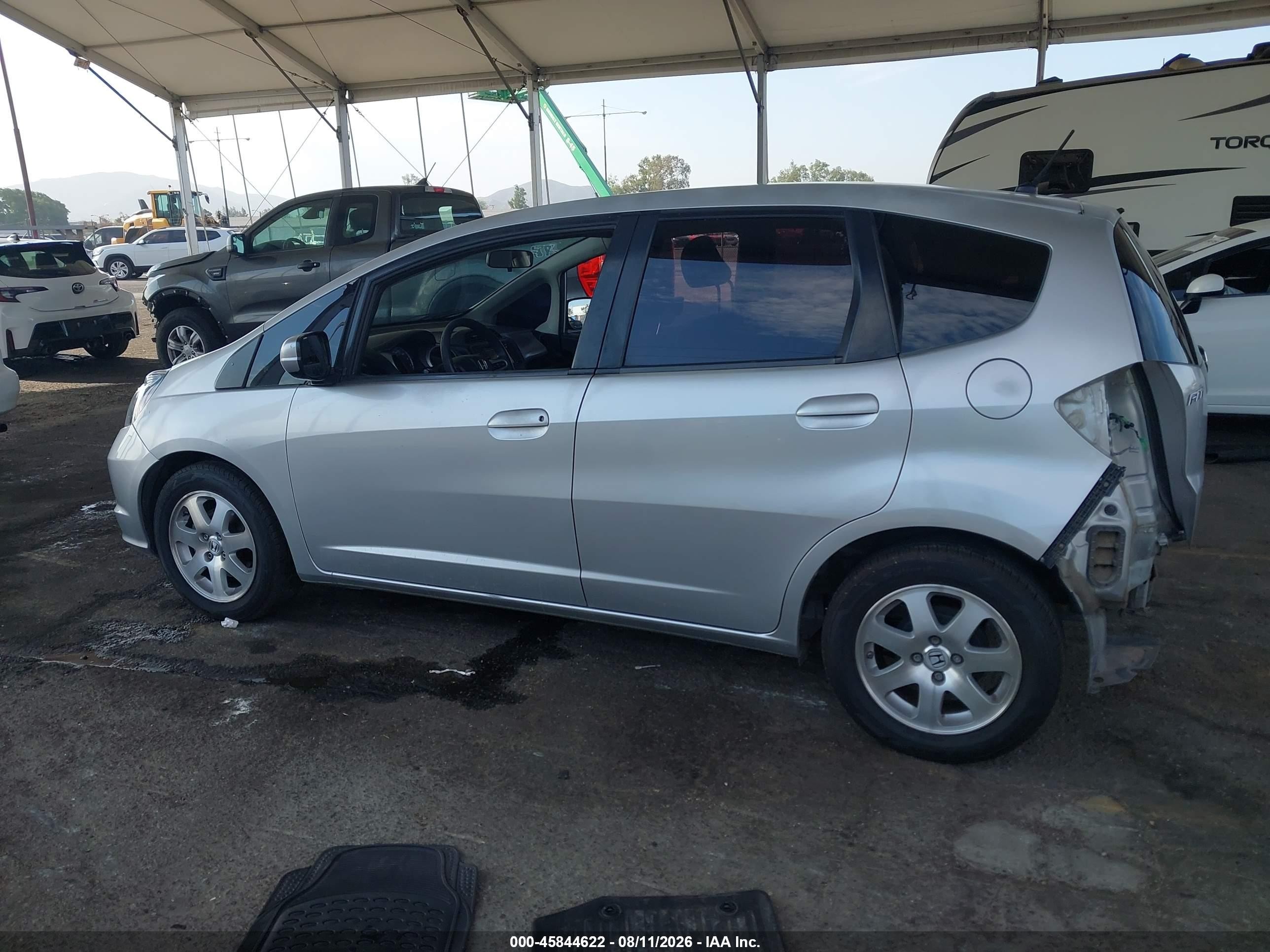 2013 Honda Fit   Silver vin: JHMGE8H31DC002145