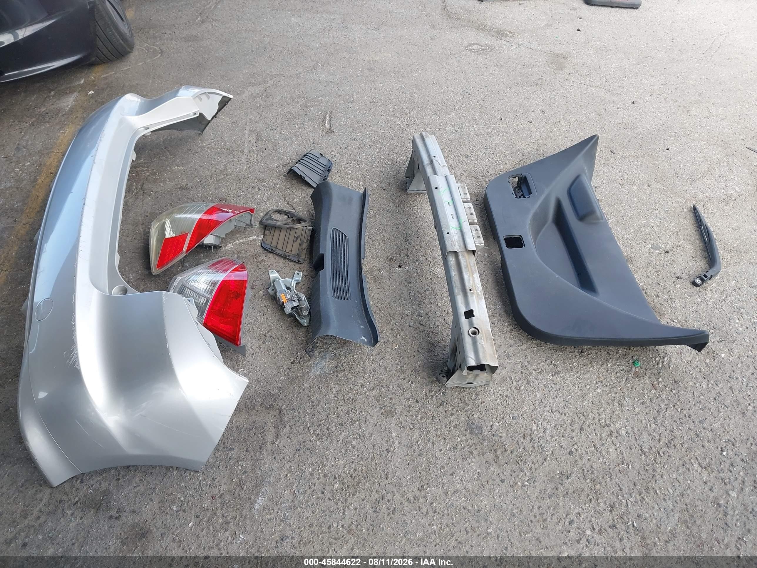 2013 Honda Fit   Silver vin: JHMGE8H31DC002145