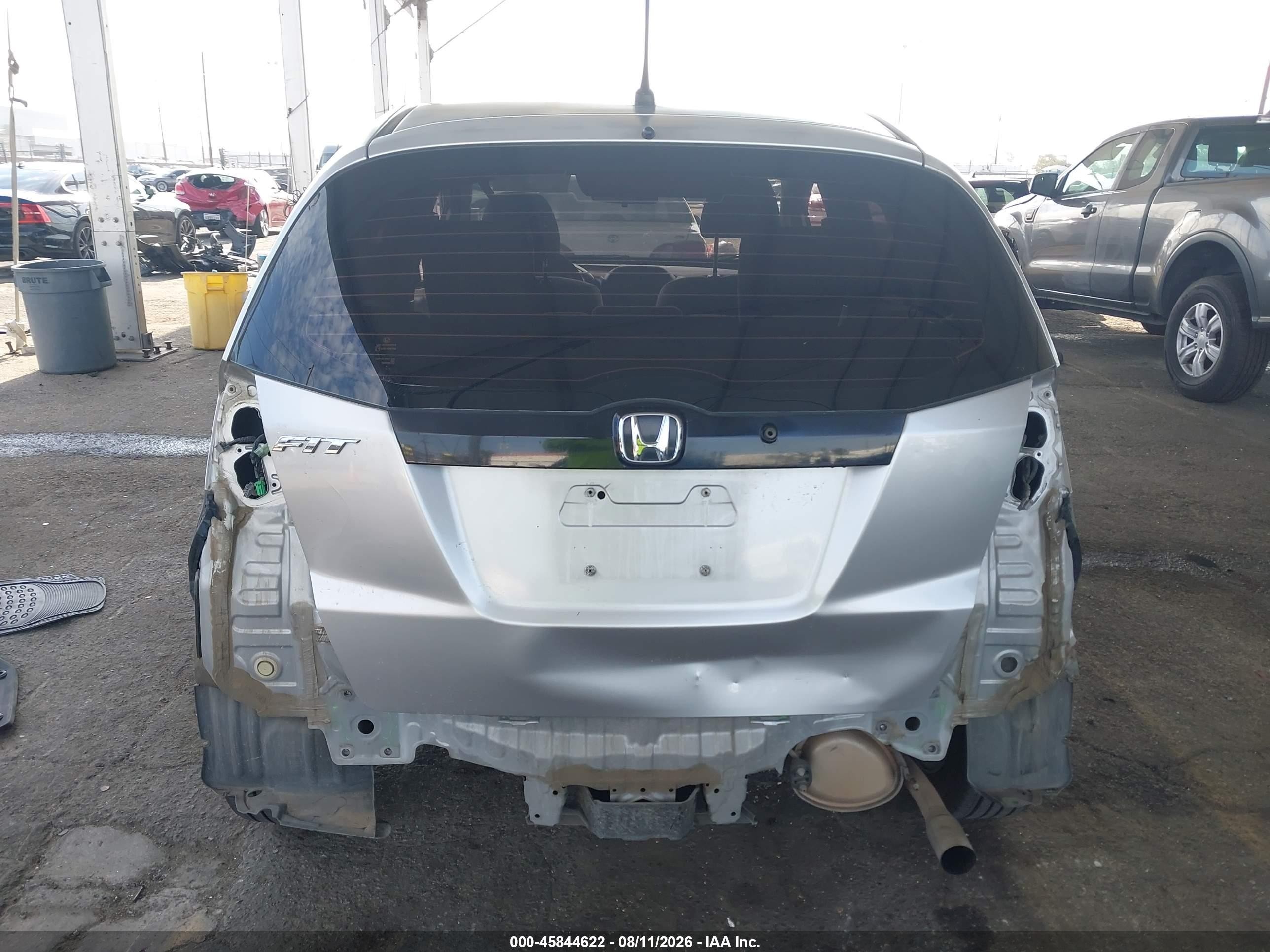 2013 Honda Fit   Silver vin: JHMGE8H31DC002145