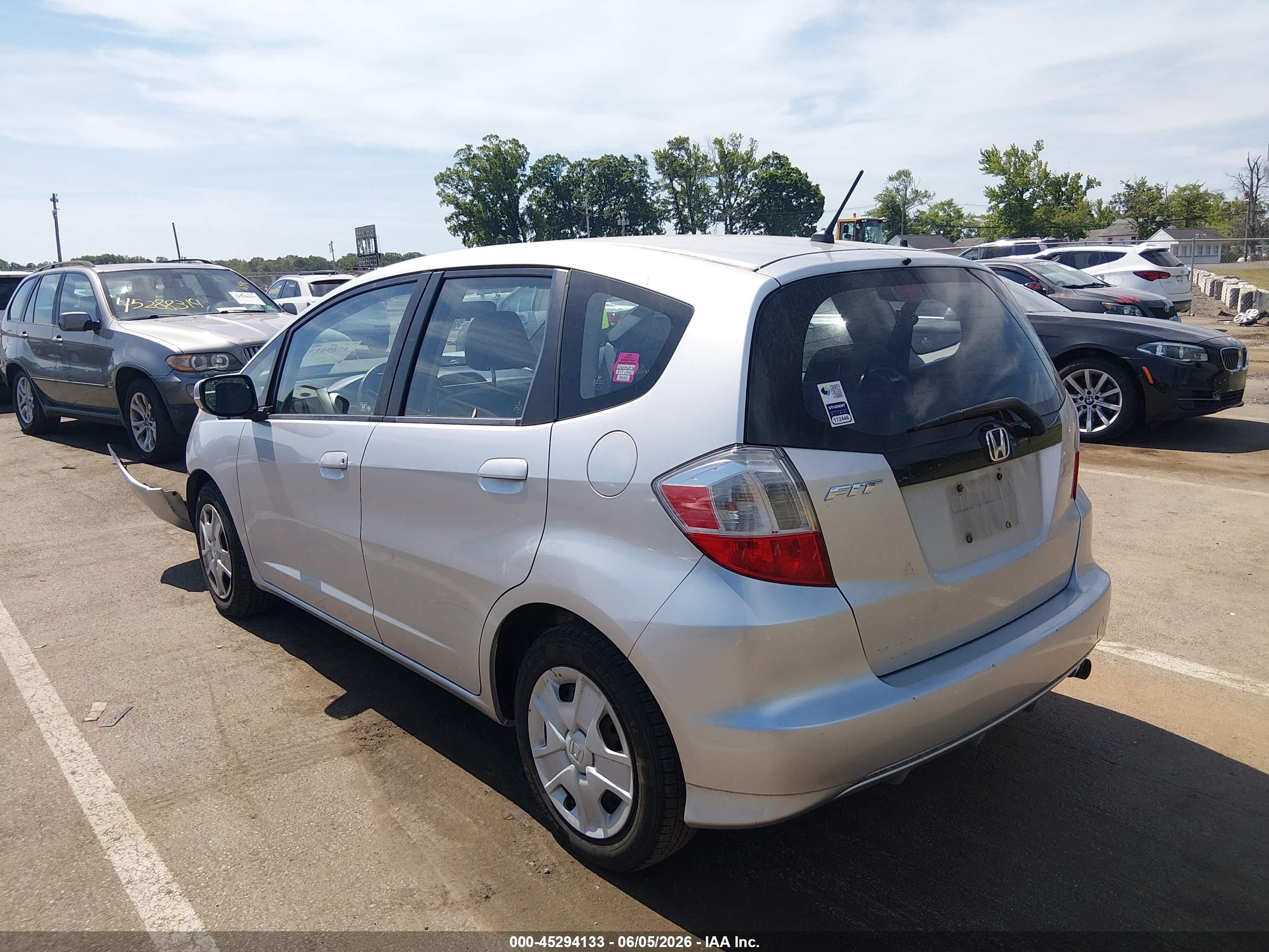 2013 Honda Fit   Silver vin: JHMGE8H31DC005207