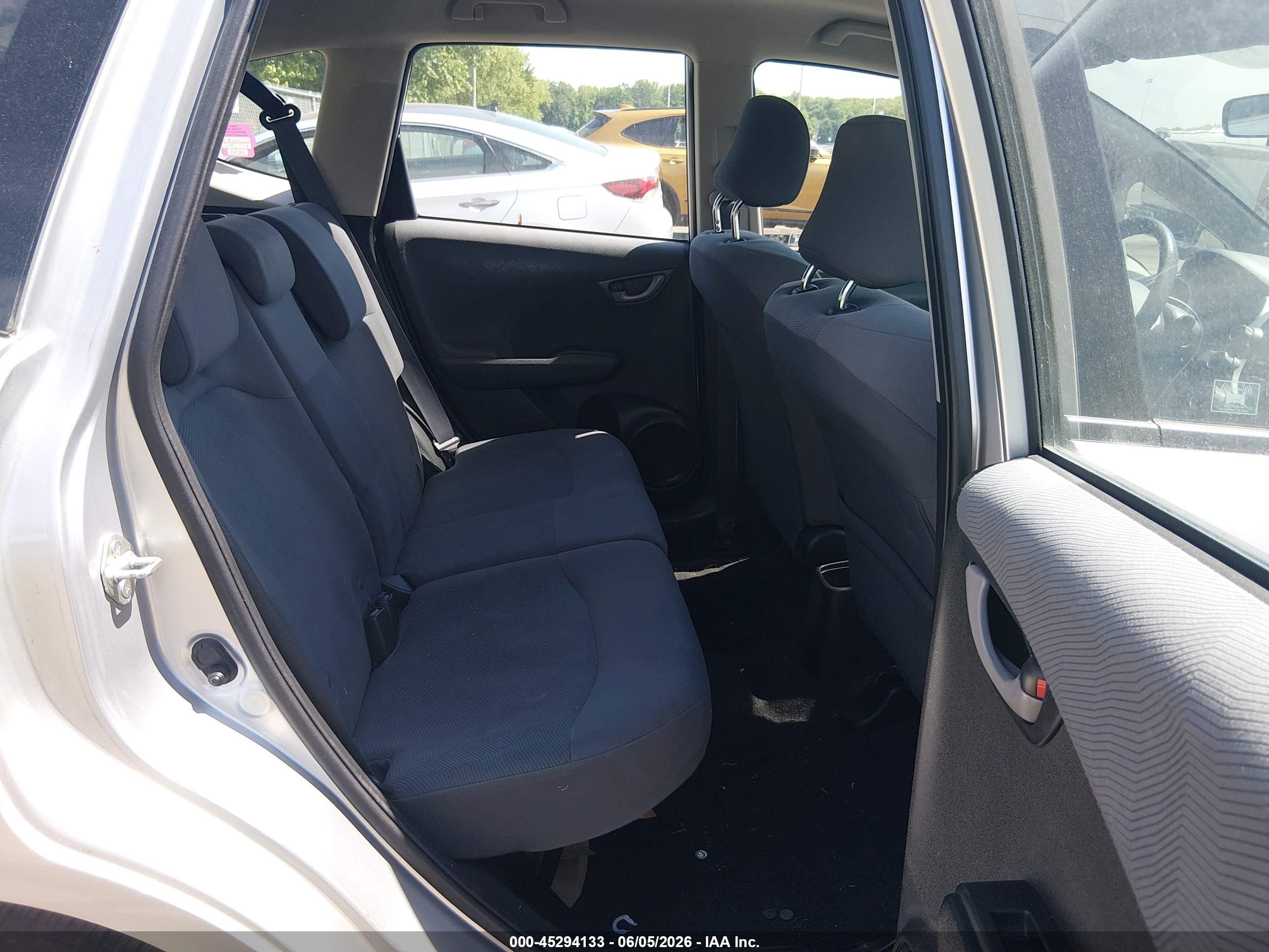 2013 Honda Fit   Silver vin: JHMGE8H31DC005207
