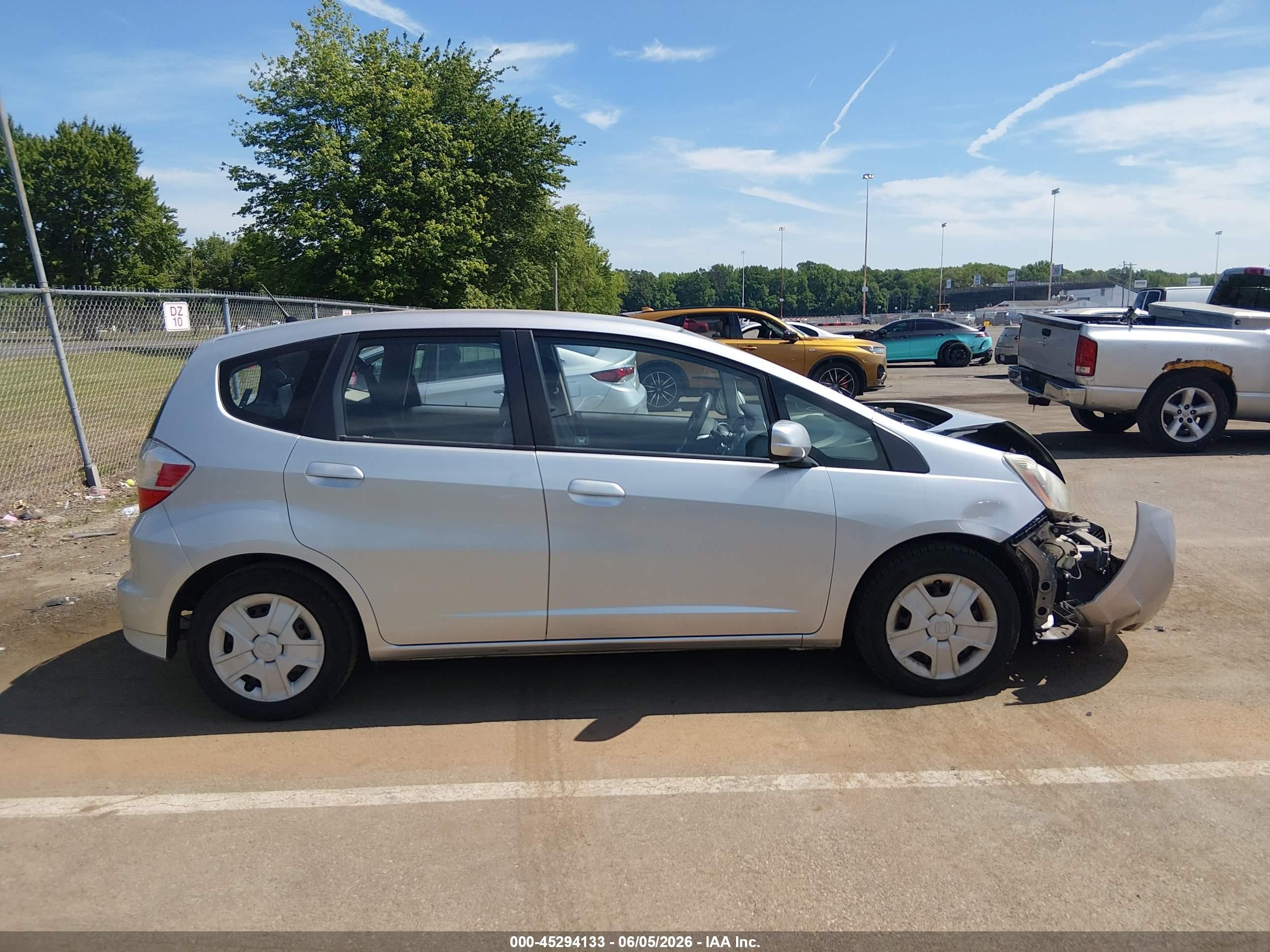 2013 Honda Fit   Silver vin: JHMGE8H31DC005207