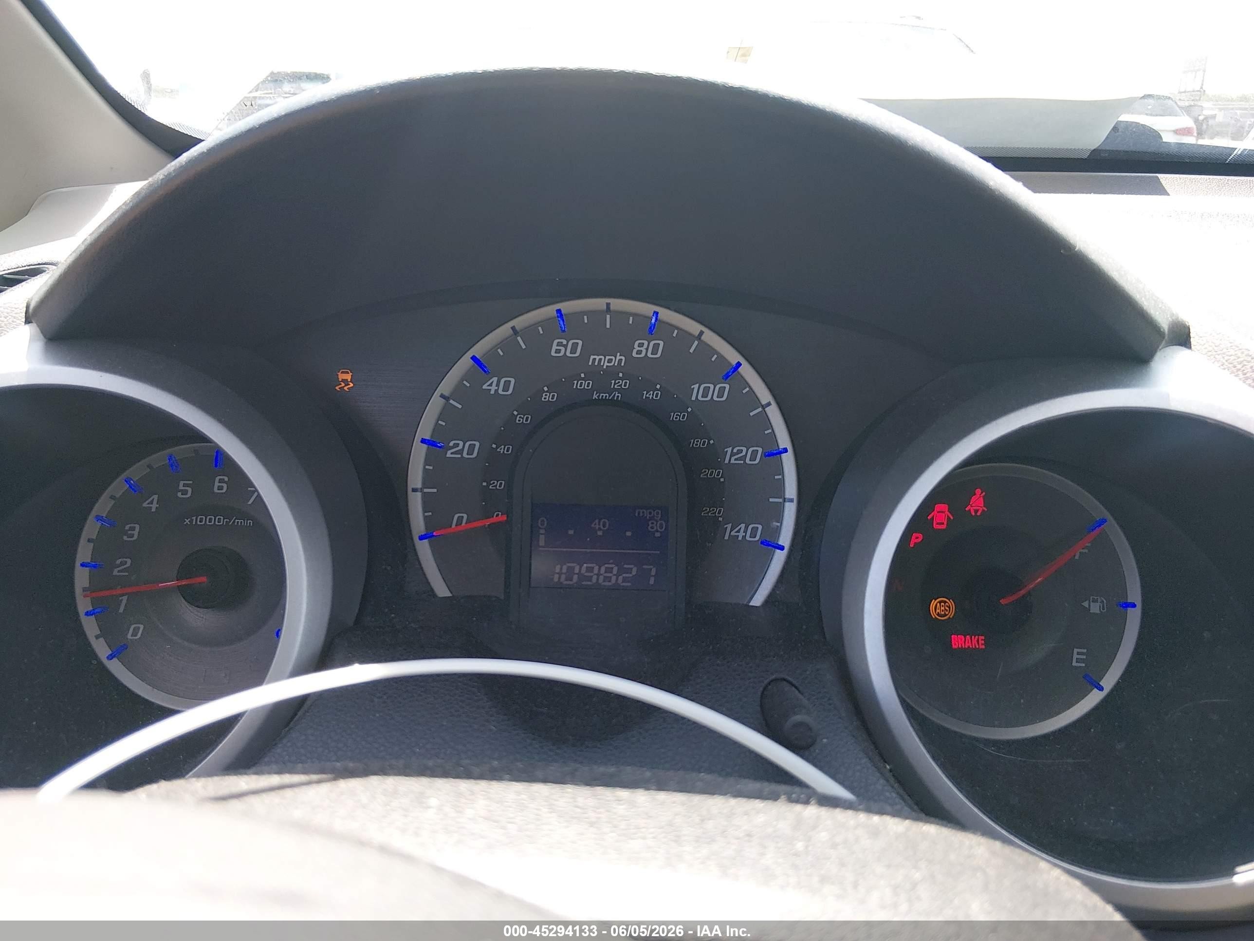 2013 Honda Fit   Silver vin: JHMGE8H31DC005207