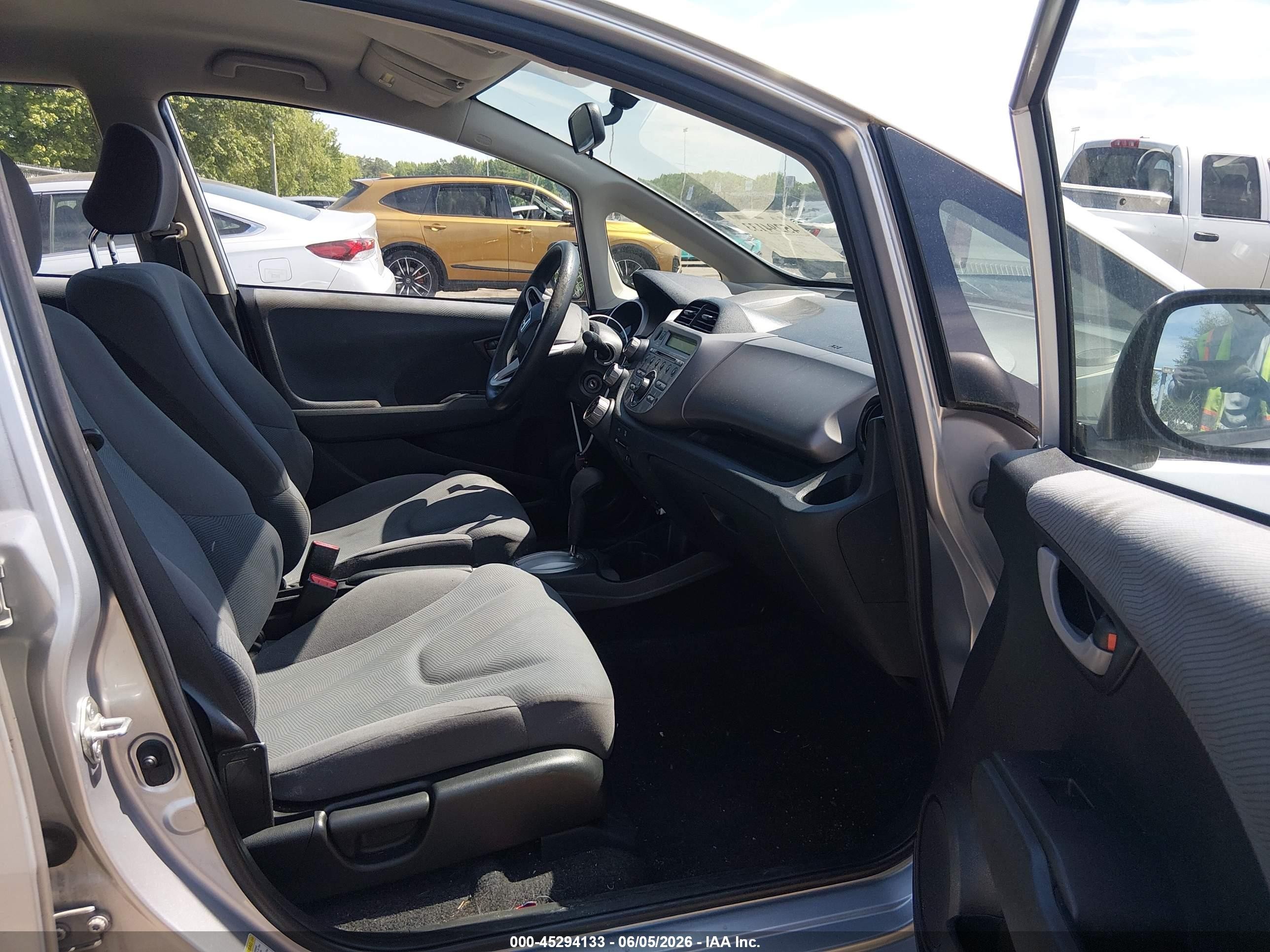 2013 Honda Fit   Silver vin: JHMGE8H31DC005207