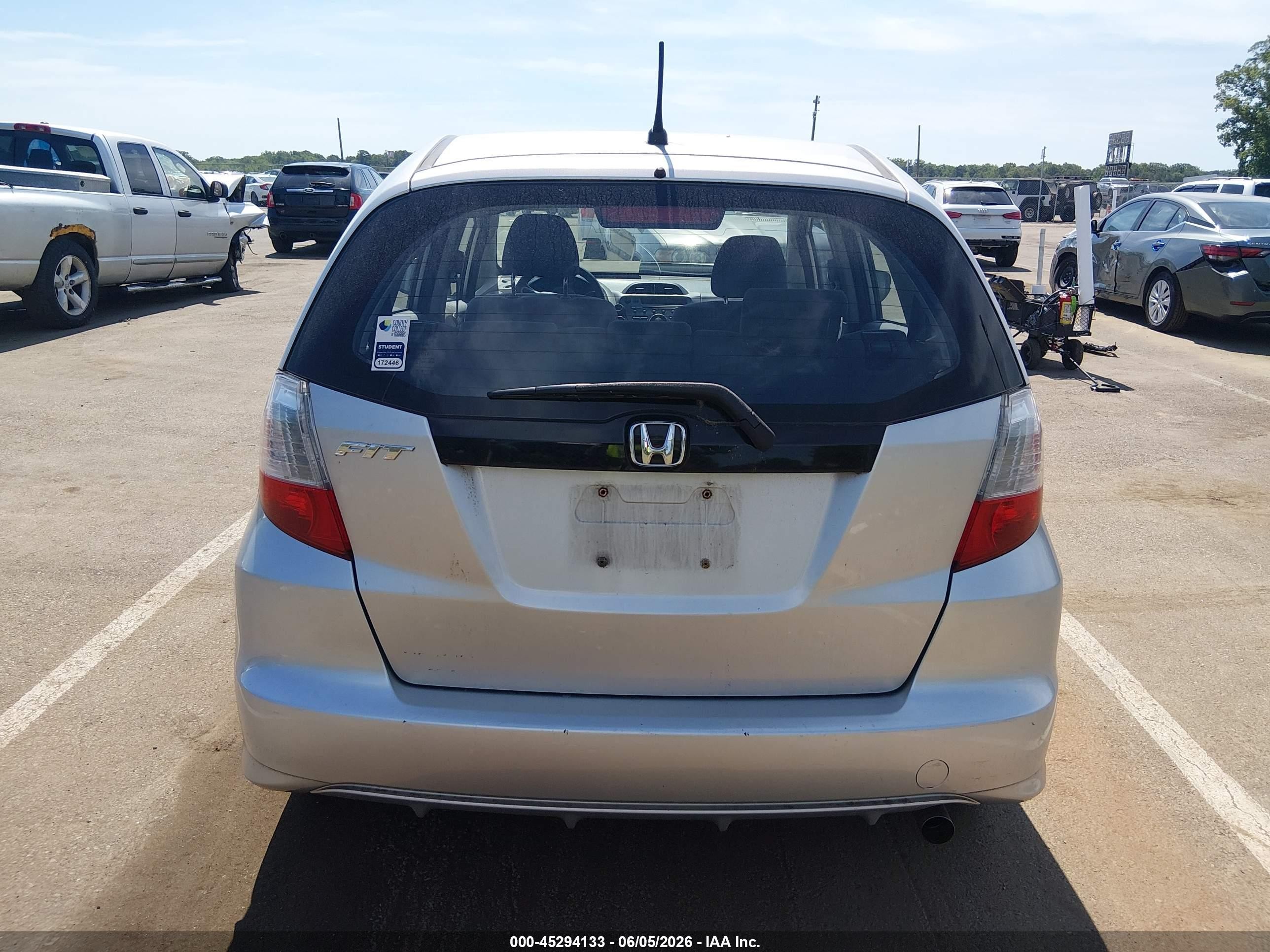 2013 Honda Fit   Silver vin: JHMGE8H31DC005207