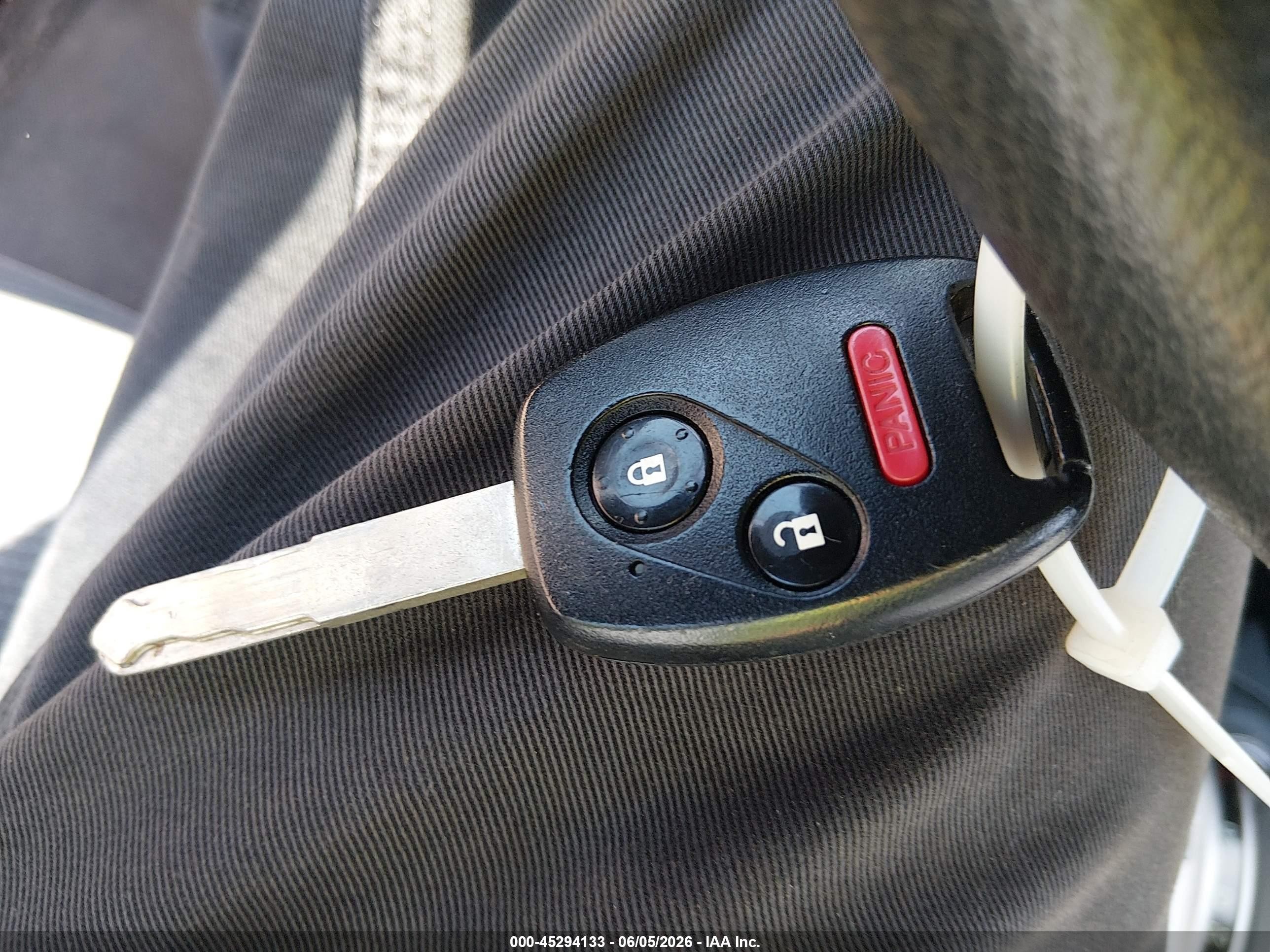 2013 Honda Fit   Silver vin: JHMGE8H31DC005207