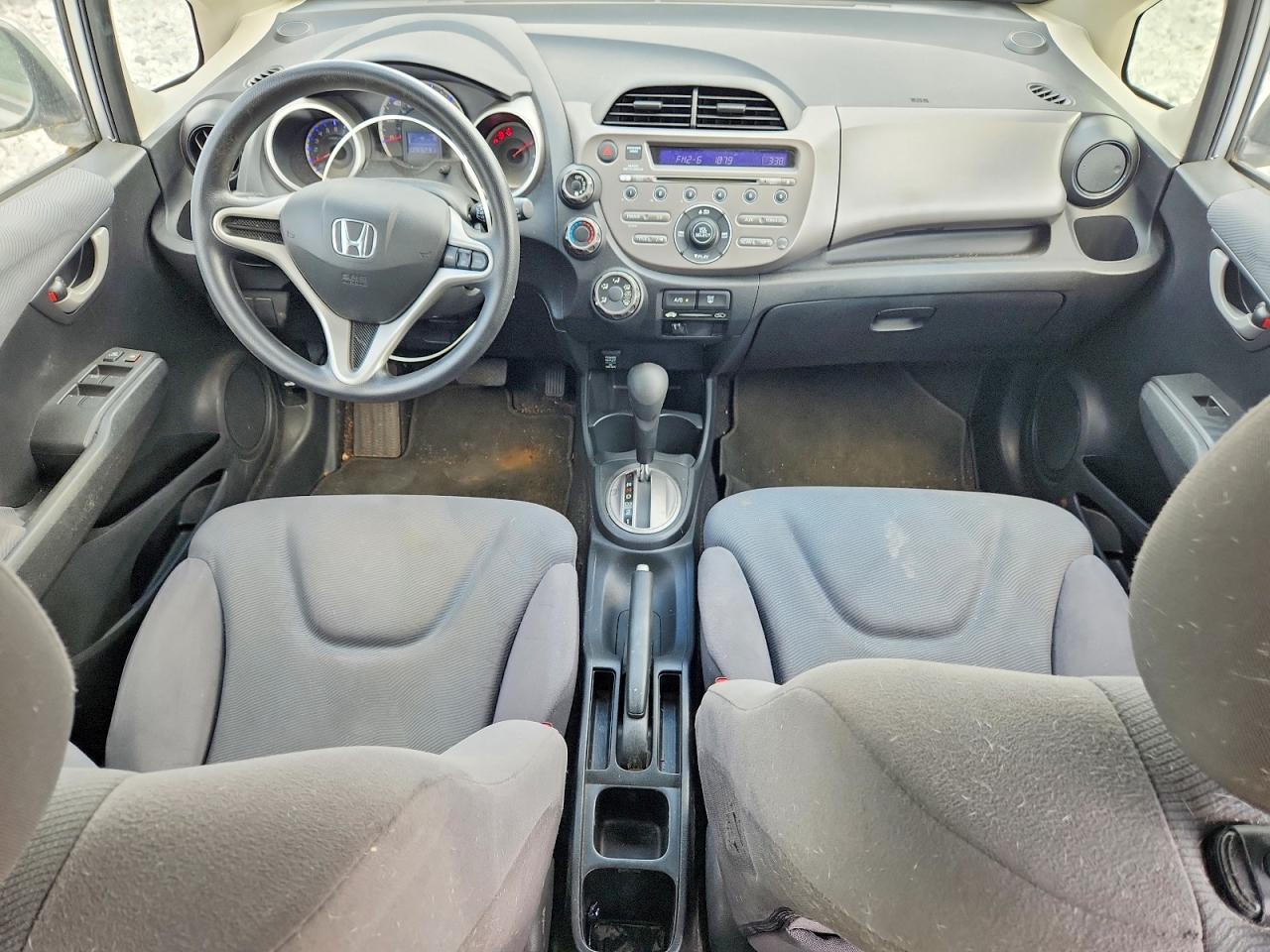 2013 Honda Fit Automa Silver vin: JHMGE8H31DC010472