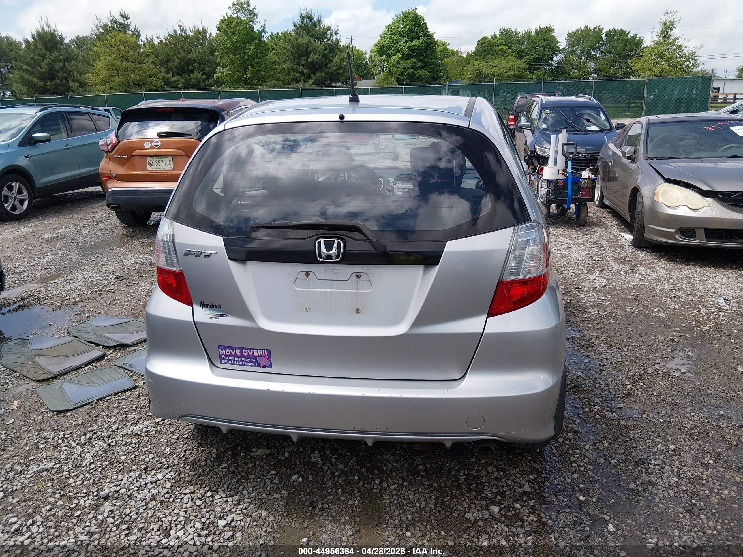 2013 Honda Fit Silver vin: JHMGE8H31DC054679