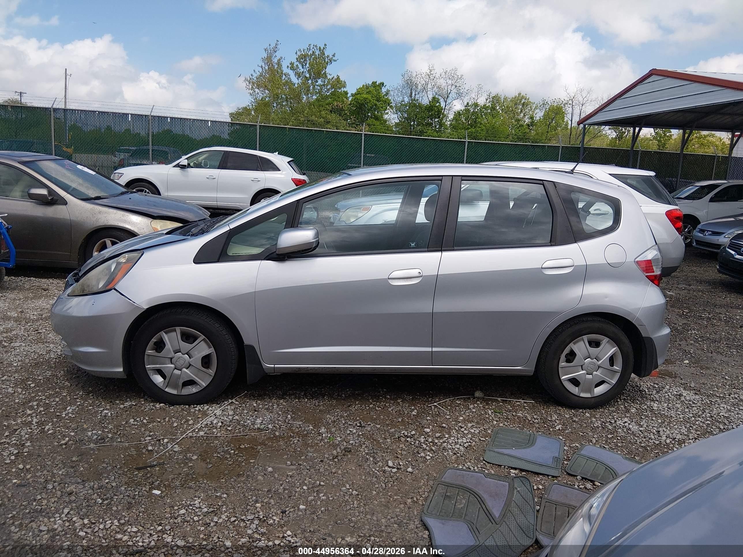 2013 Honda Fit Silver vin: JHMGE8H31DC054679