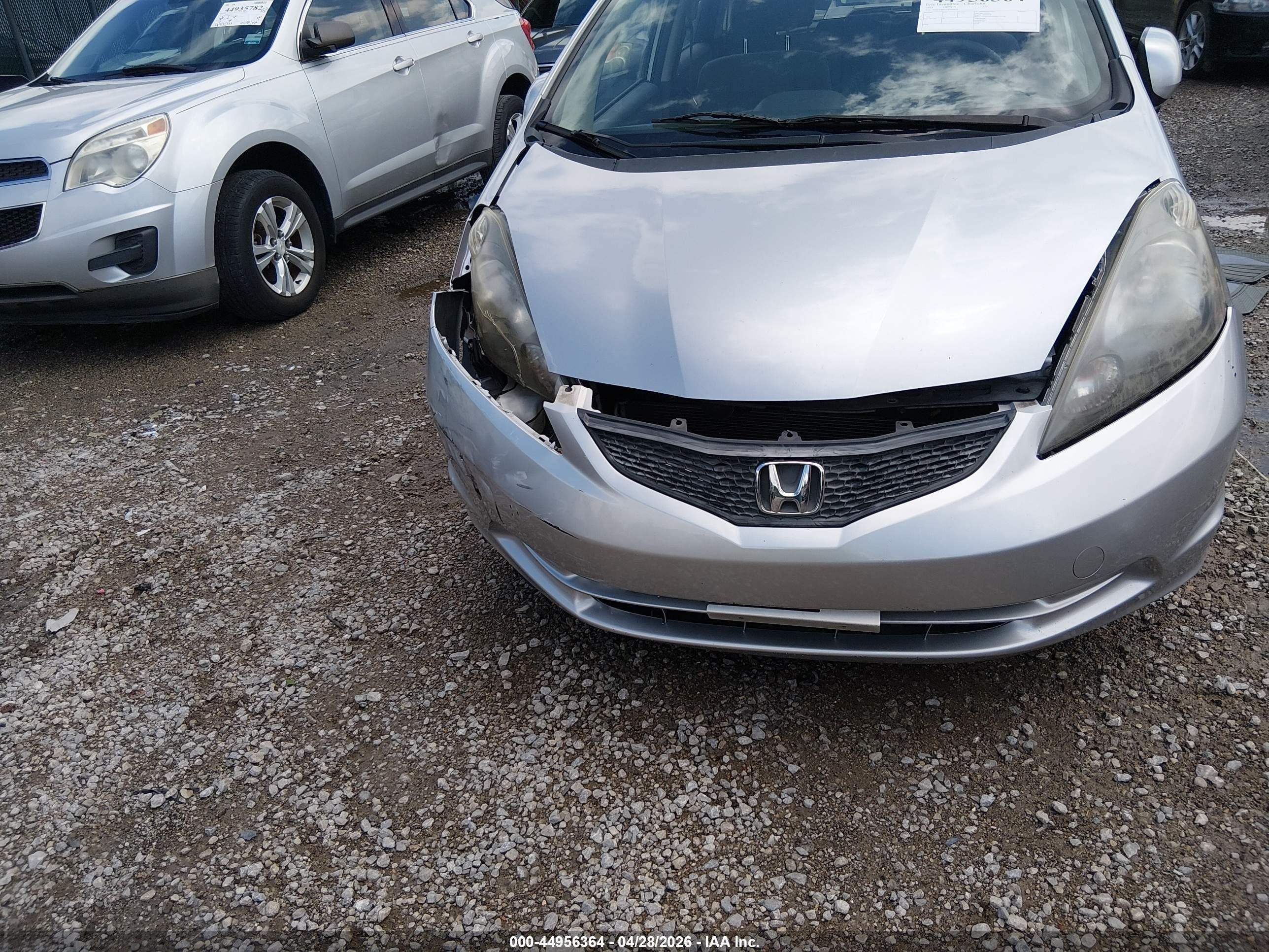 2013 Honda Fit Silver vin: JHMGE8H31DC054679