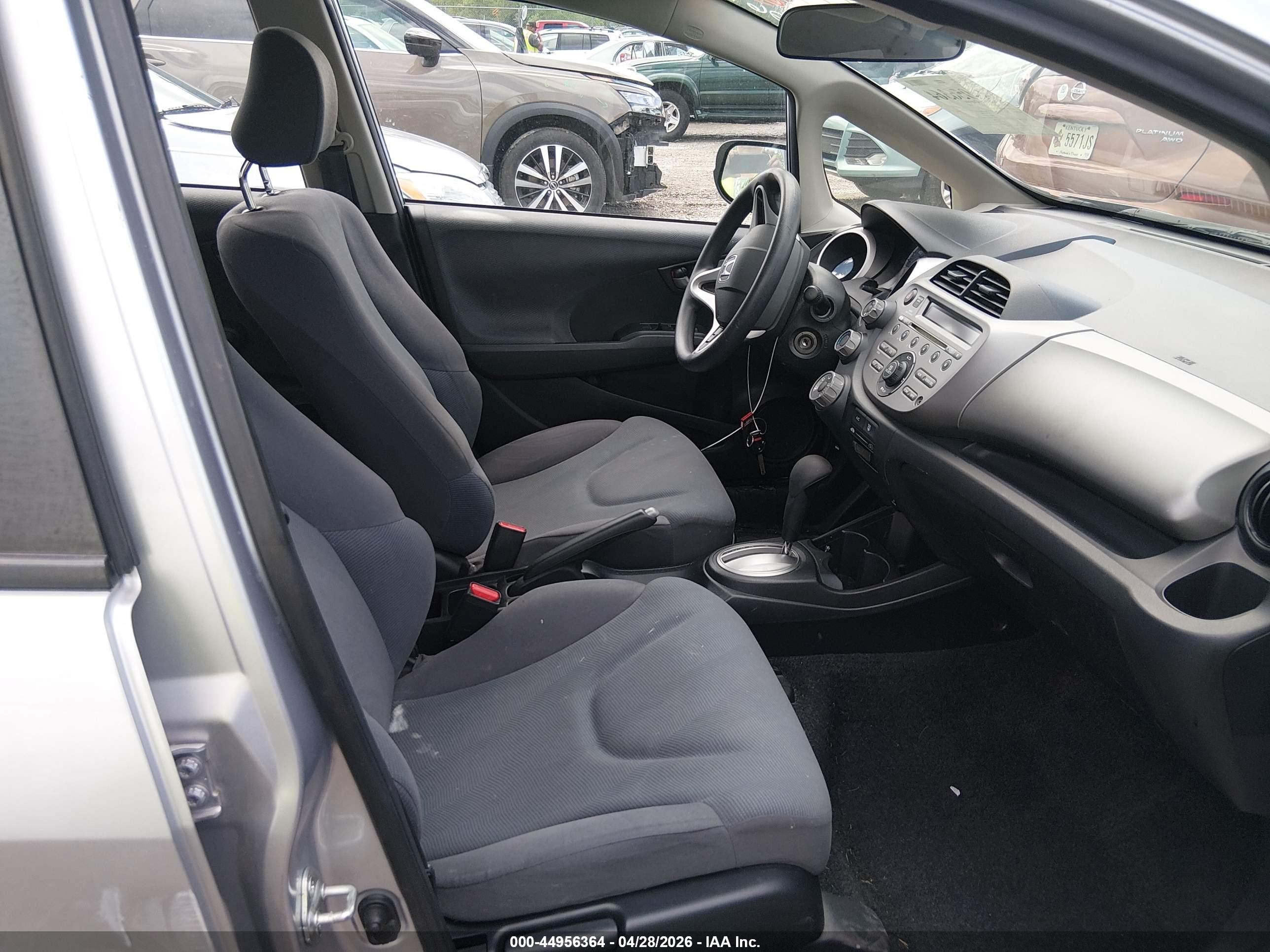 2013 Honda Fit Silver vin: JHMGE8H31DC054679