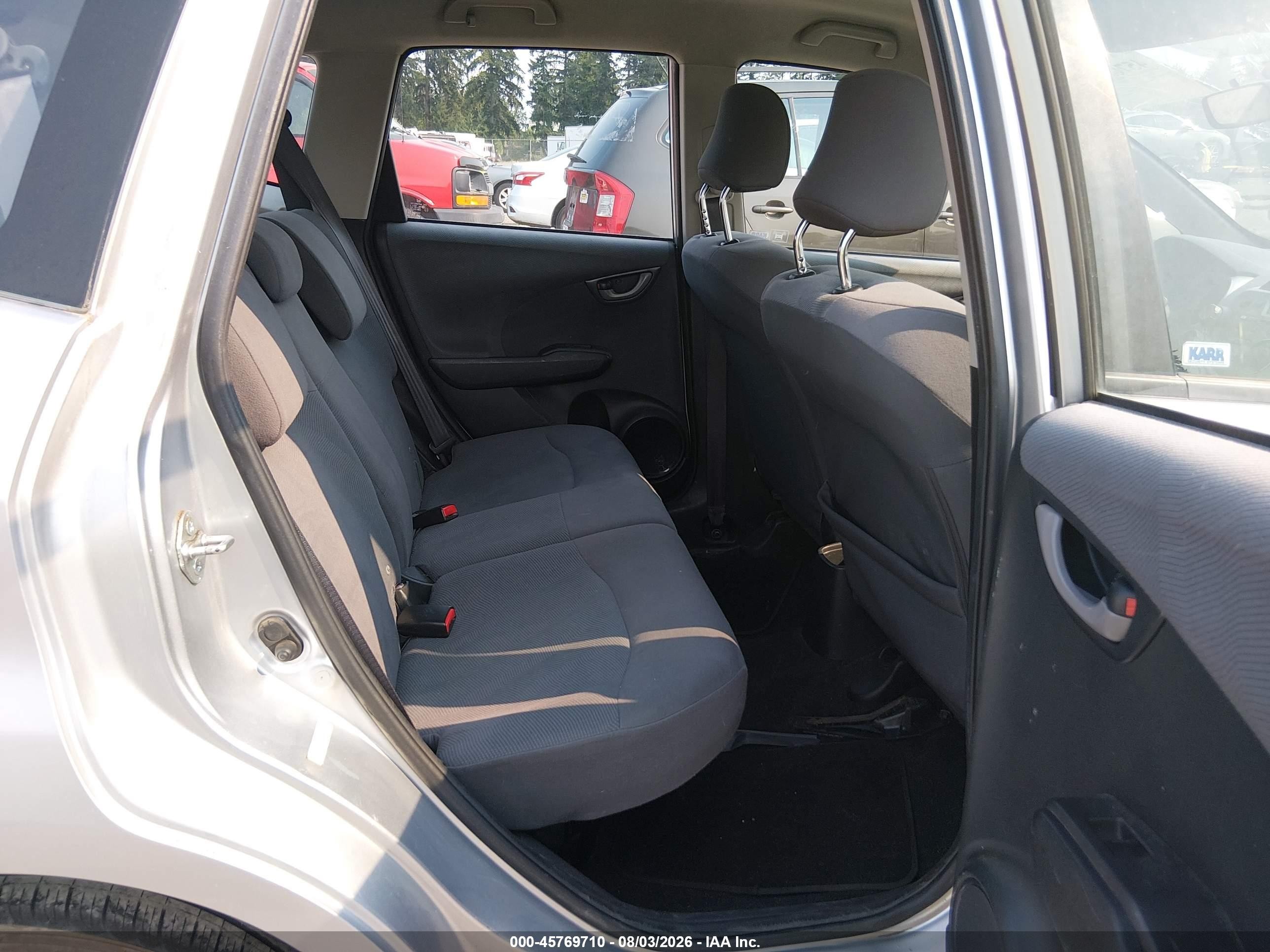 2013 Honda Fit   Серебряный vin: JHMGE8H31DC055038