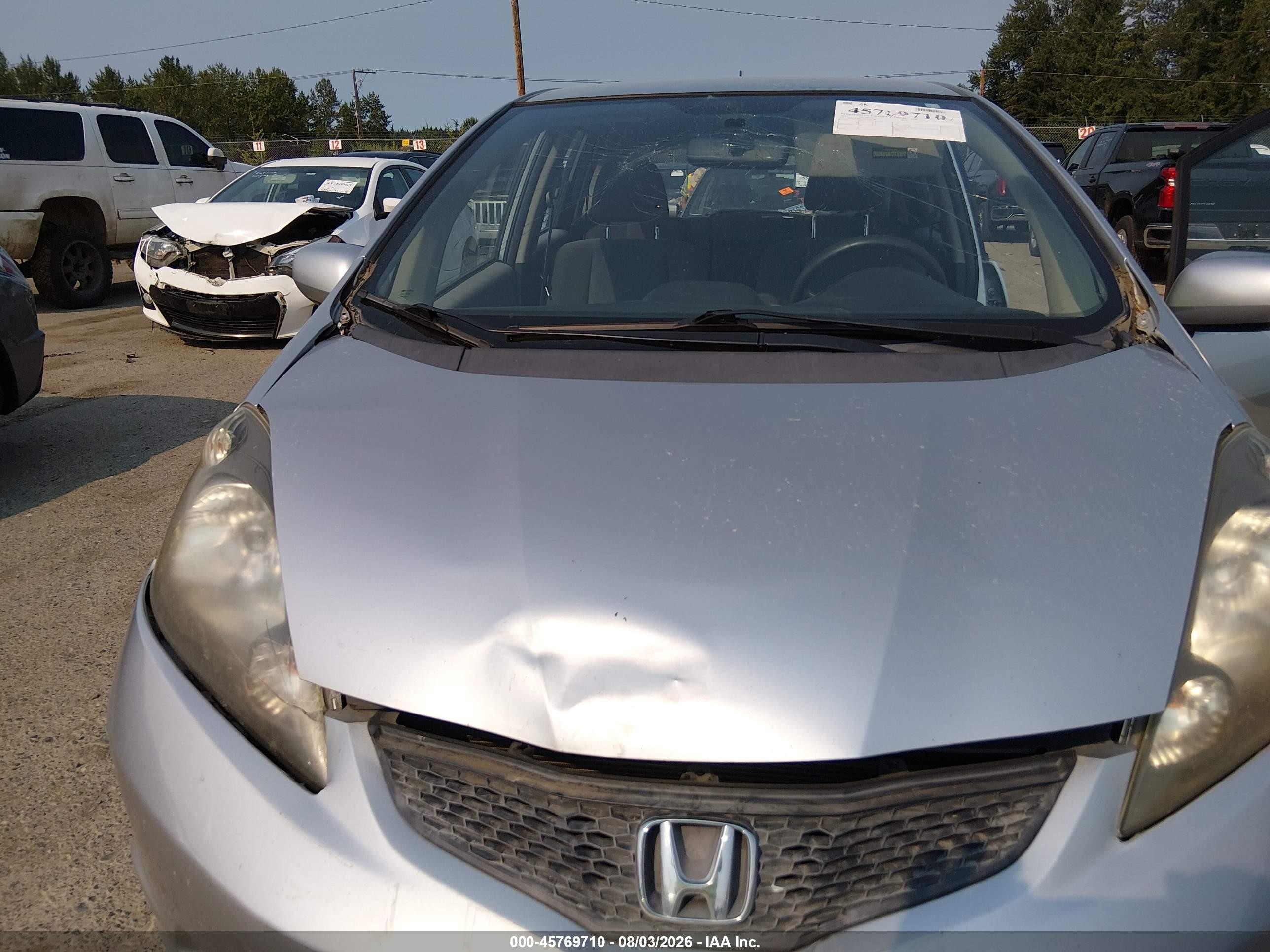 2013 Honda Fit   Серебряный vin: JHMGE8H31DC055038