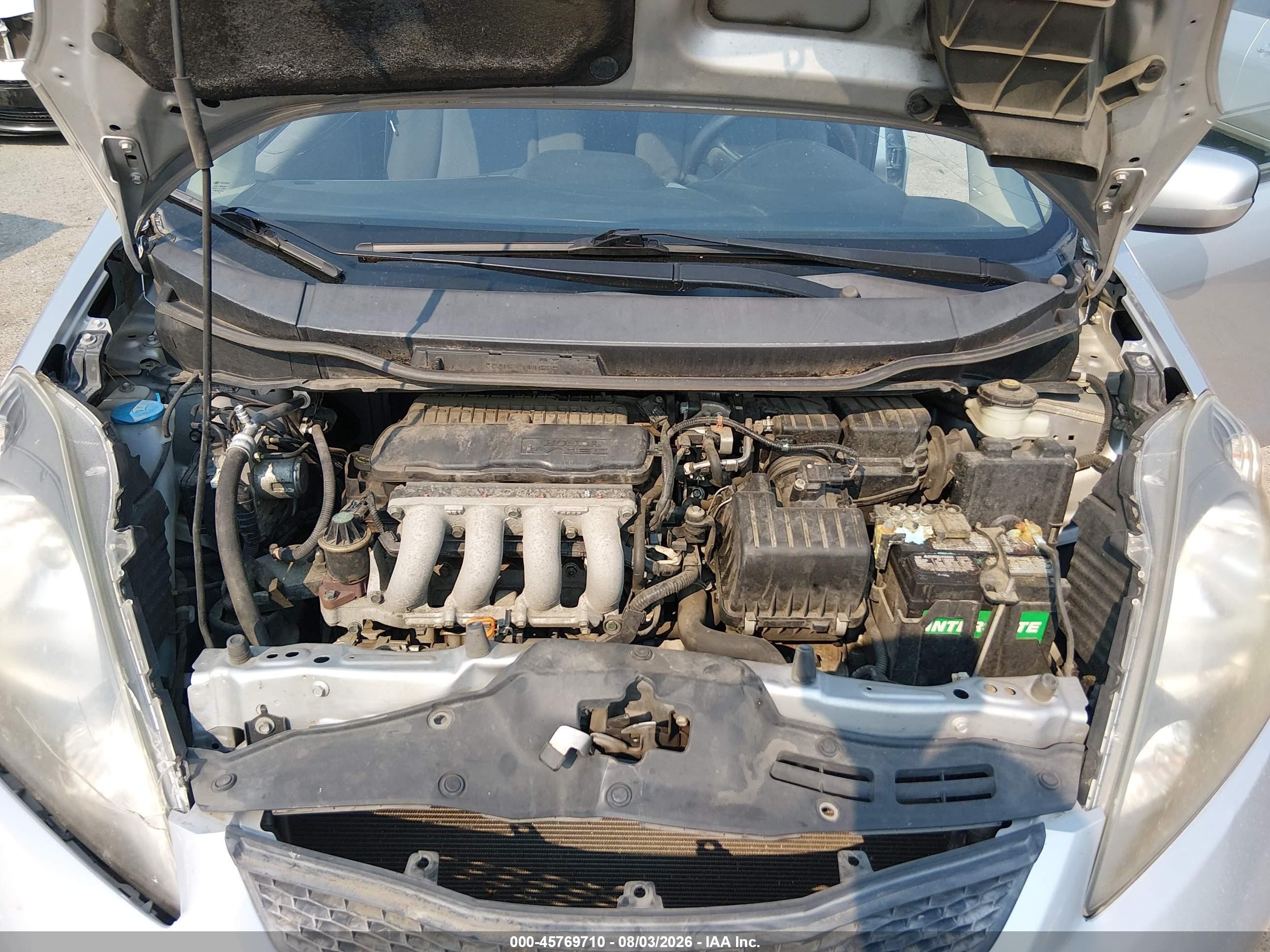 2013 Honda Fit   Серебряный vin: JHMGE8H31DC055038