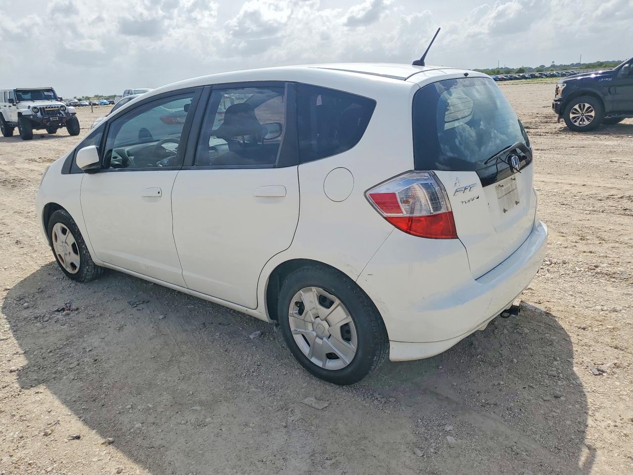 2013 Honda Fit White vin: JHMGE8H31DC083423