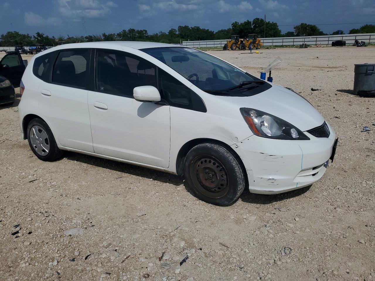 2013 Honda Fit White vin: JHMGE8H31DC083423