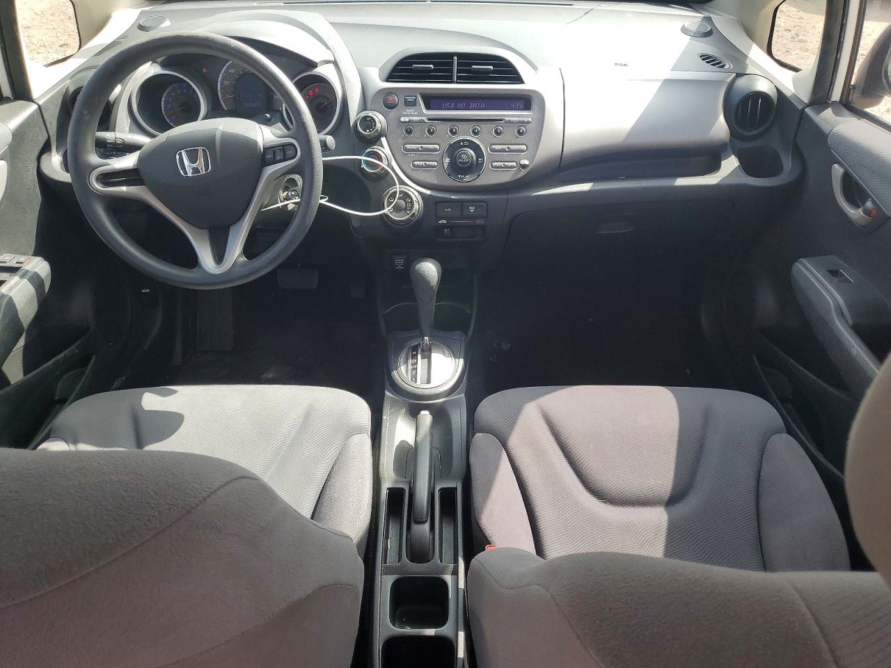 2013 Honda Fit White vin: JHMGE8H31DC083423