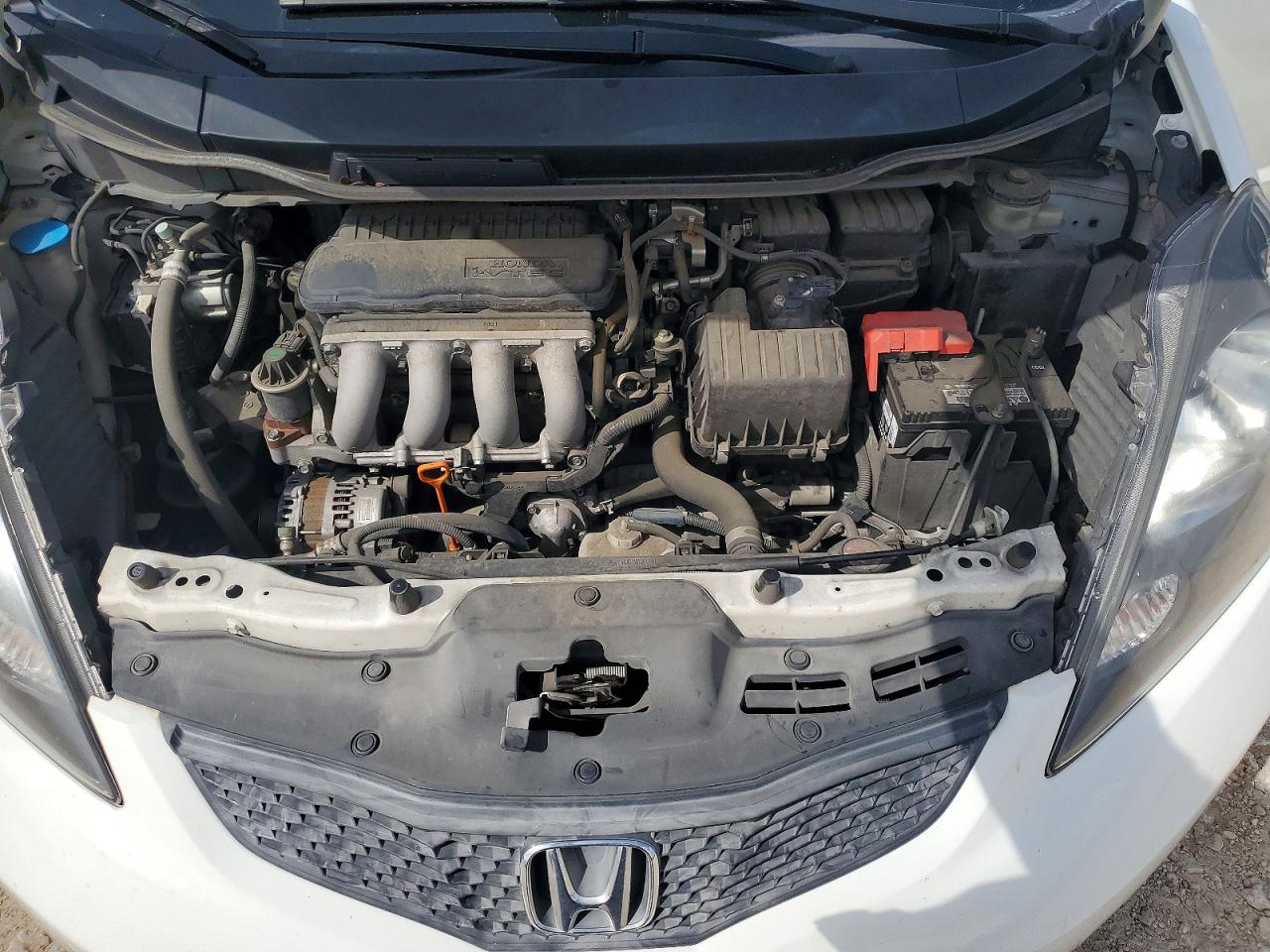 2013 Honda Fit White vin: JHMGE8H31DC083423