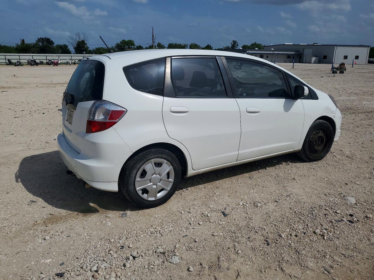 2013 Honda Fit White vin: JHMGE8H31DC083423