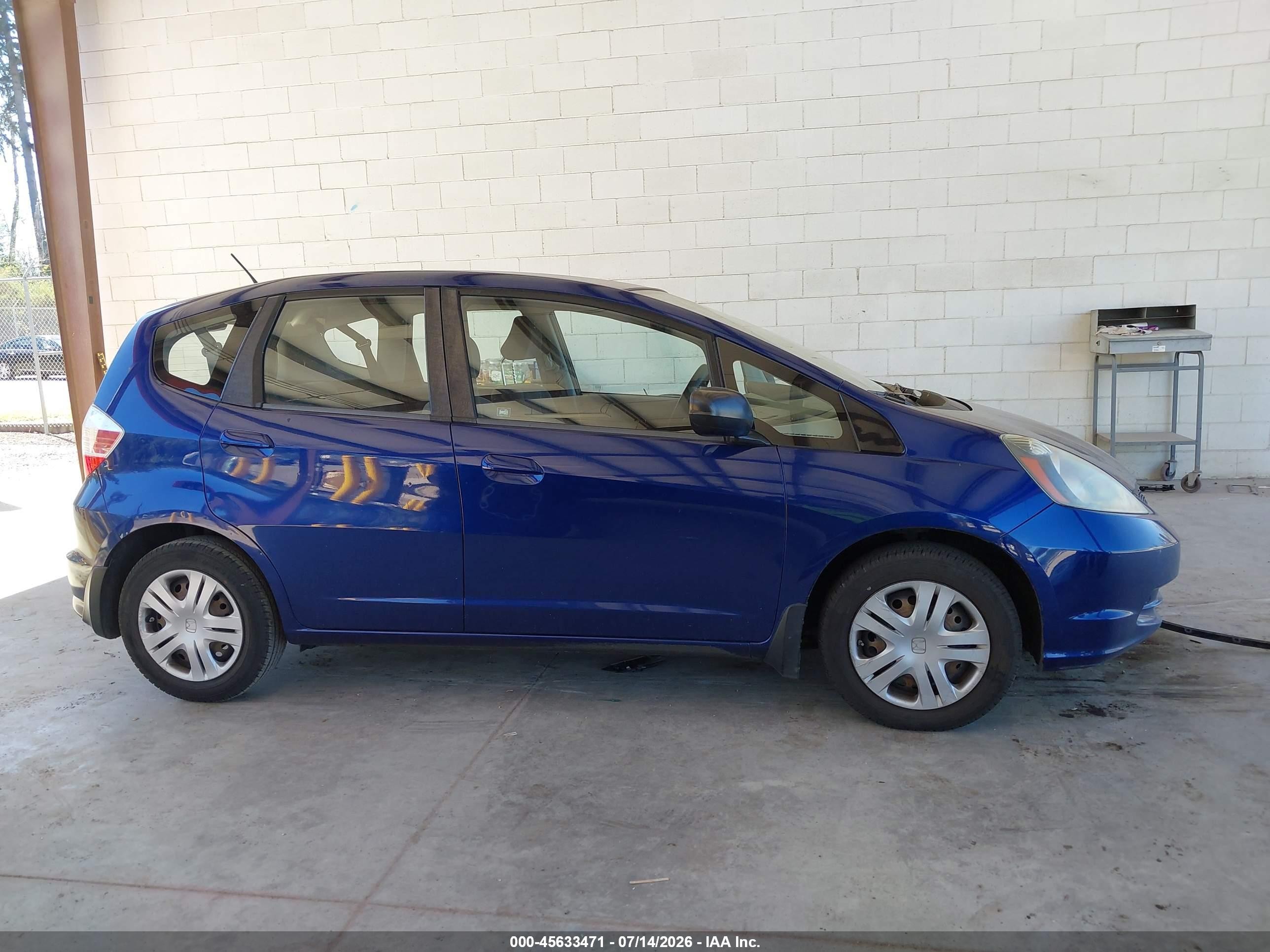 2011 Honda Fit Blue vin: JHMGE8H32BC019498