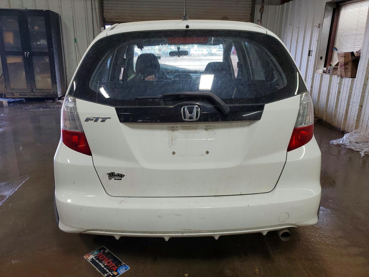 2011 Honda Fit Белый vin: JHMGE8H32BC025298