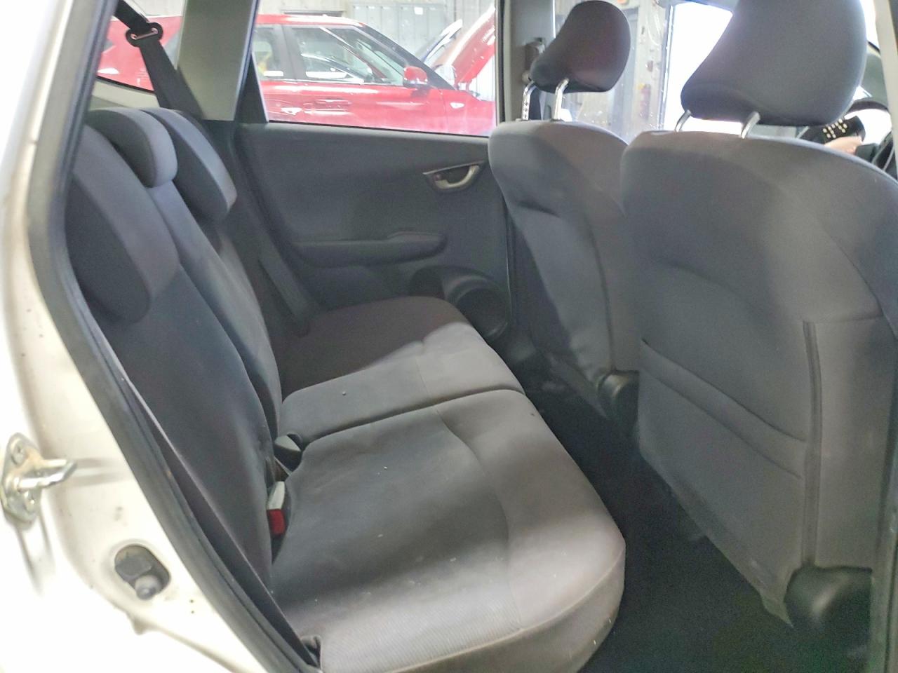 2011 Honda Fit Белый vin: JHMGE8H32BC025298
