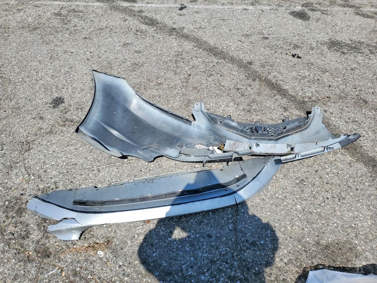2012 Honda Fit Silver vin: JHMGE8H32CC028705