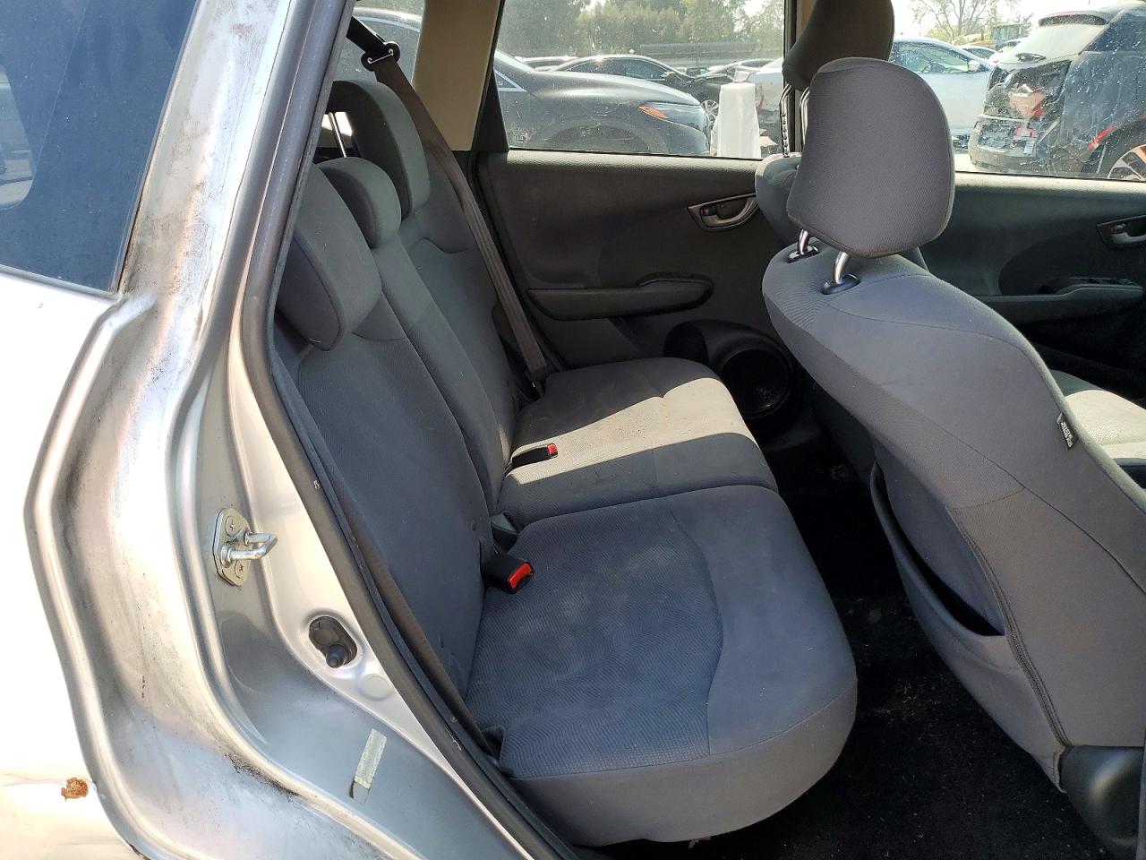 2012 Honda Fit Silver vin: JHMGE8H32CC028705