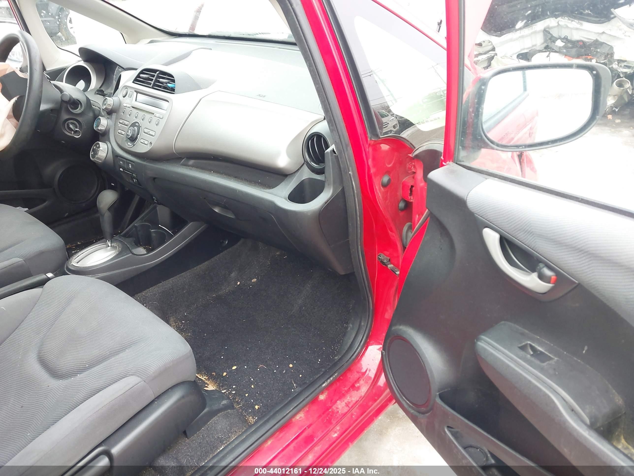 2013 Honda Fit   Red vin: JHMGE8H32DC001702