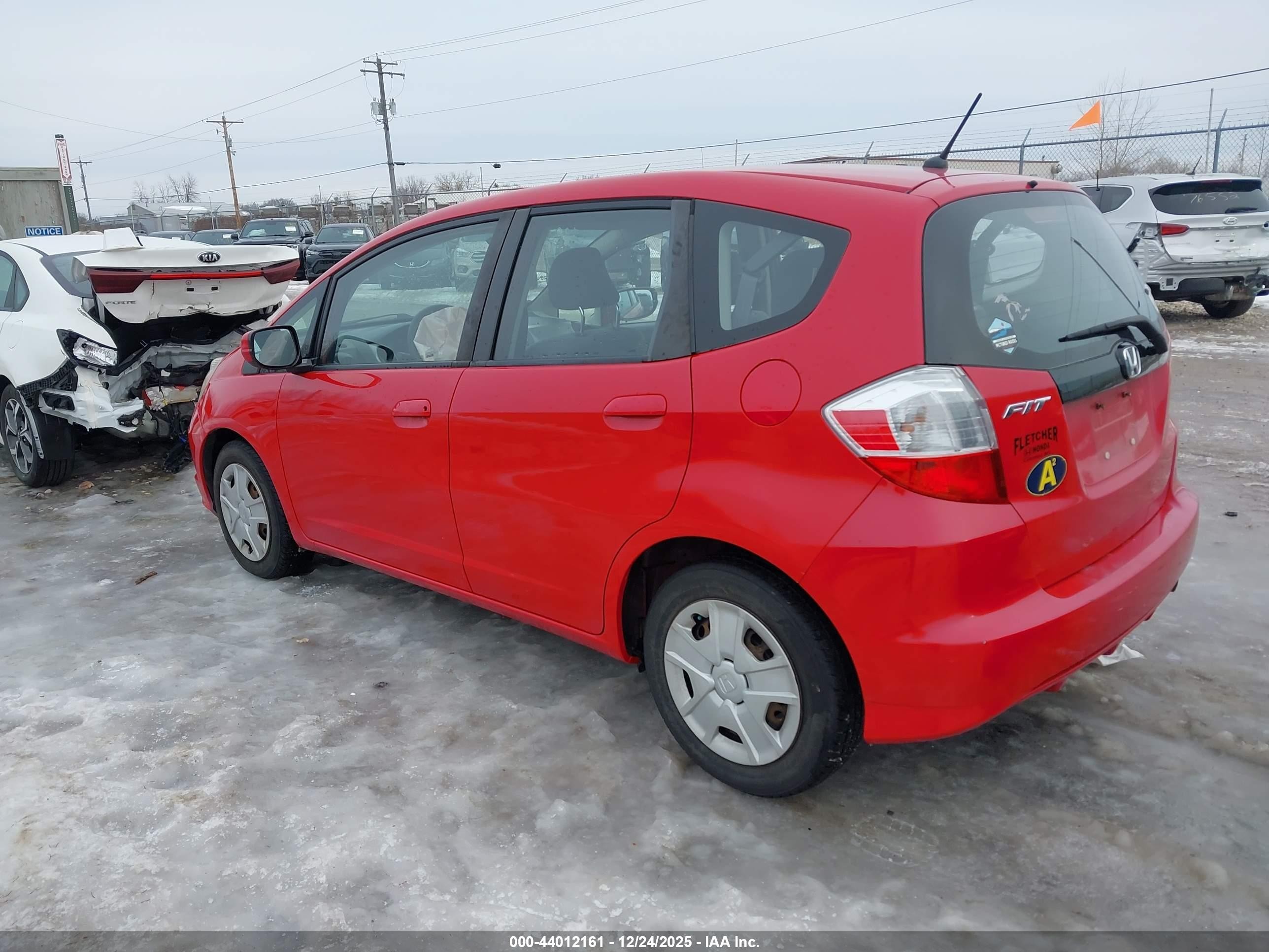 2013 Honda Fit   Red vin: JHMGE8H32DC001702