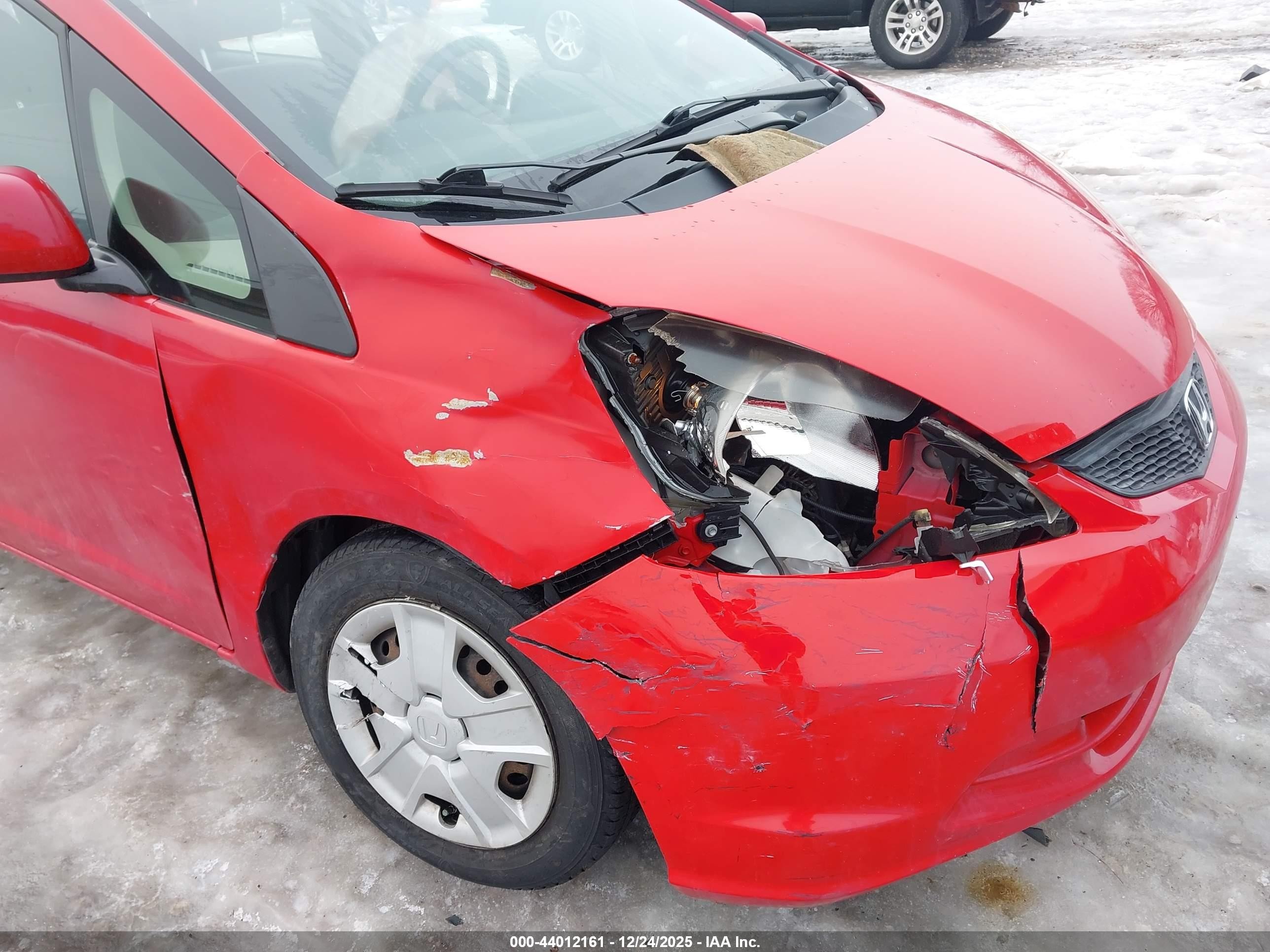 2013 Honda Fit   Red vin: JHMGE8H32DC001702
