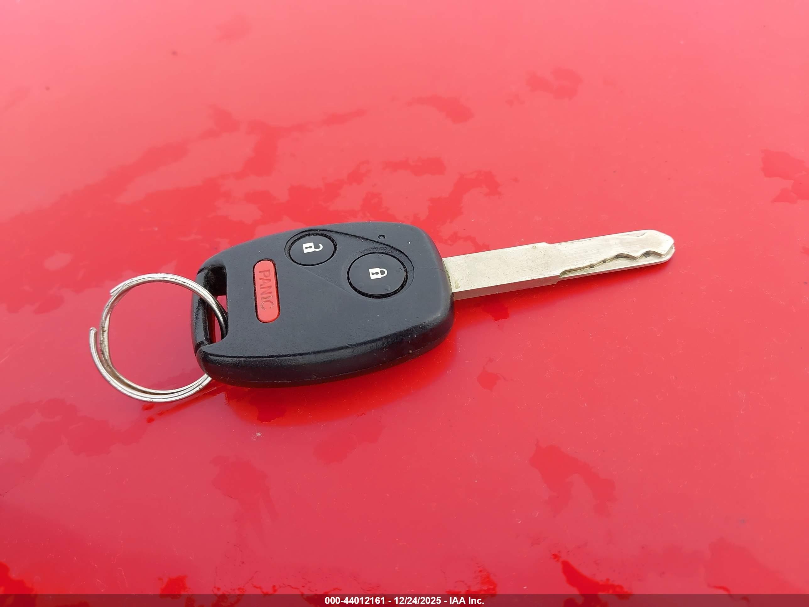 2013 Honda Fit   Red vin: JHMGE8H32DC001702