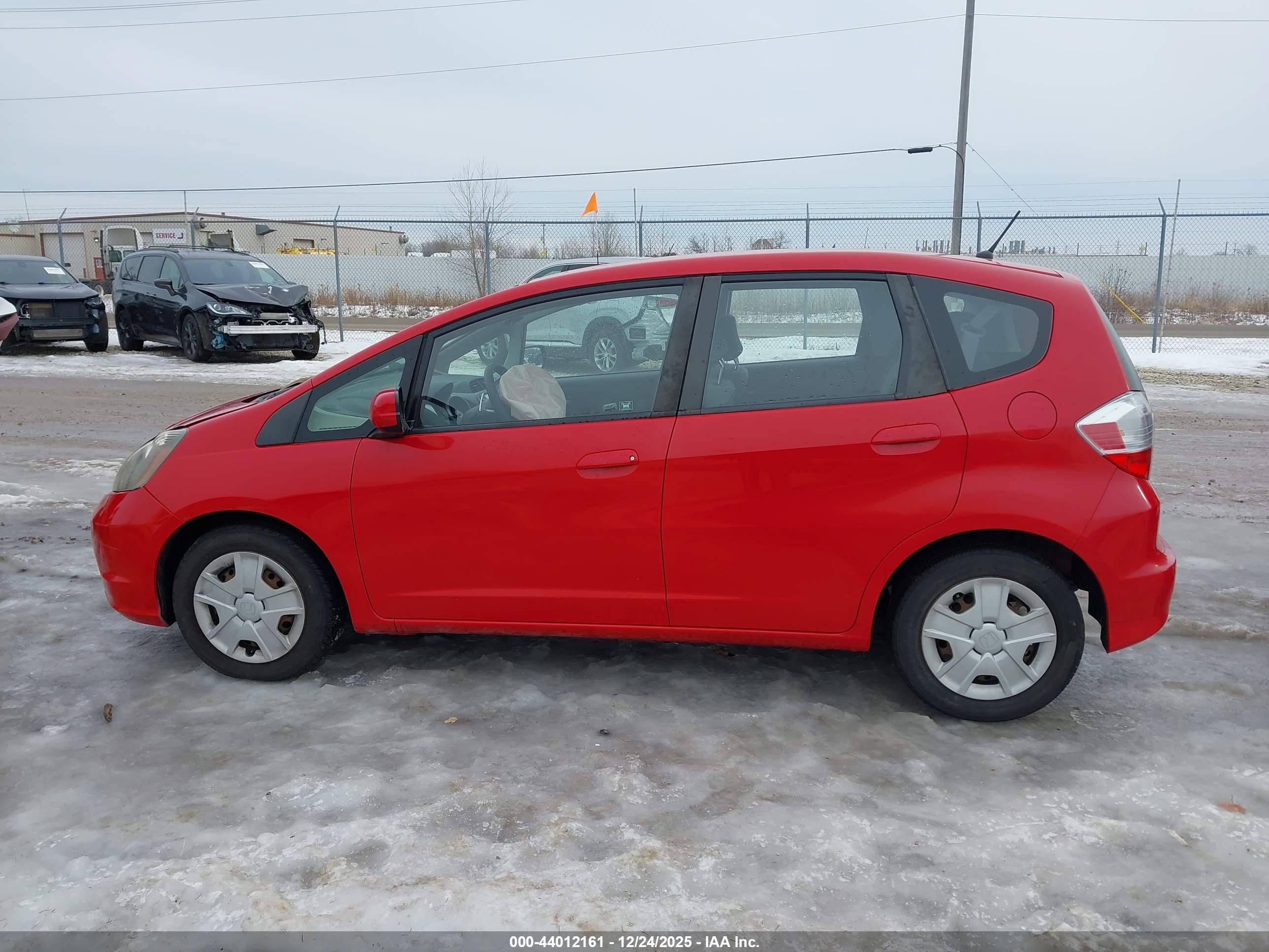 2013 Honda Fit   Red vin: JHMGE8H32DC001702