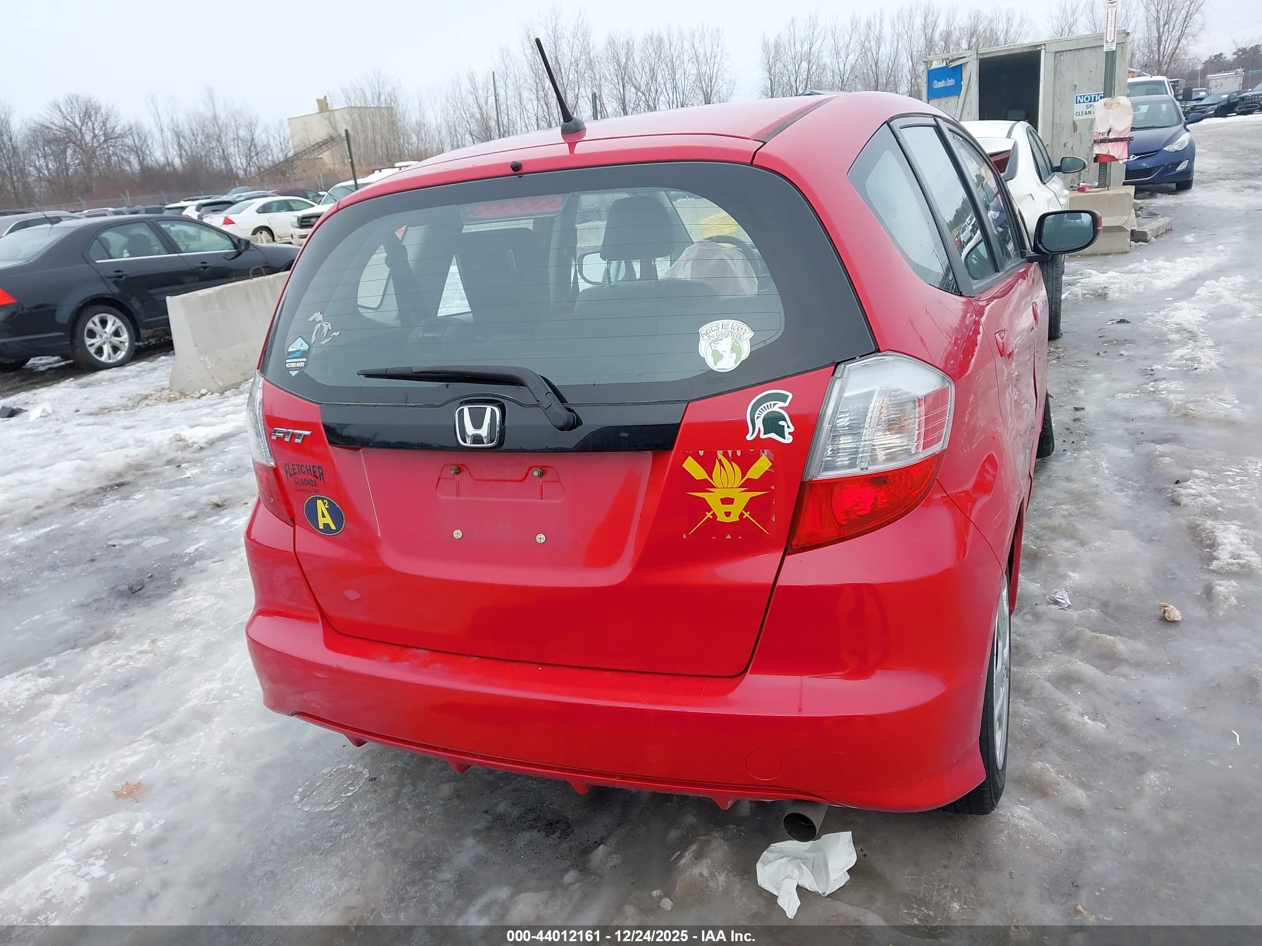 2013 Honda Fit   Red vin: JHMGE8H32DC001702